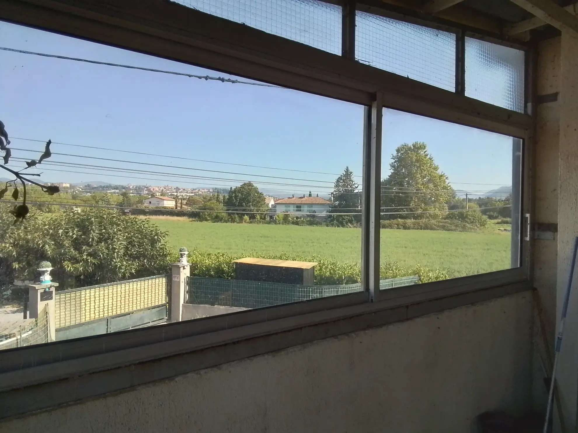 Charmante maison en pierres à Aubenas avec potentiel de restauration et jardin plat 