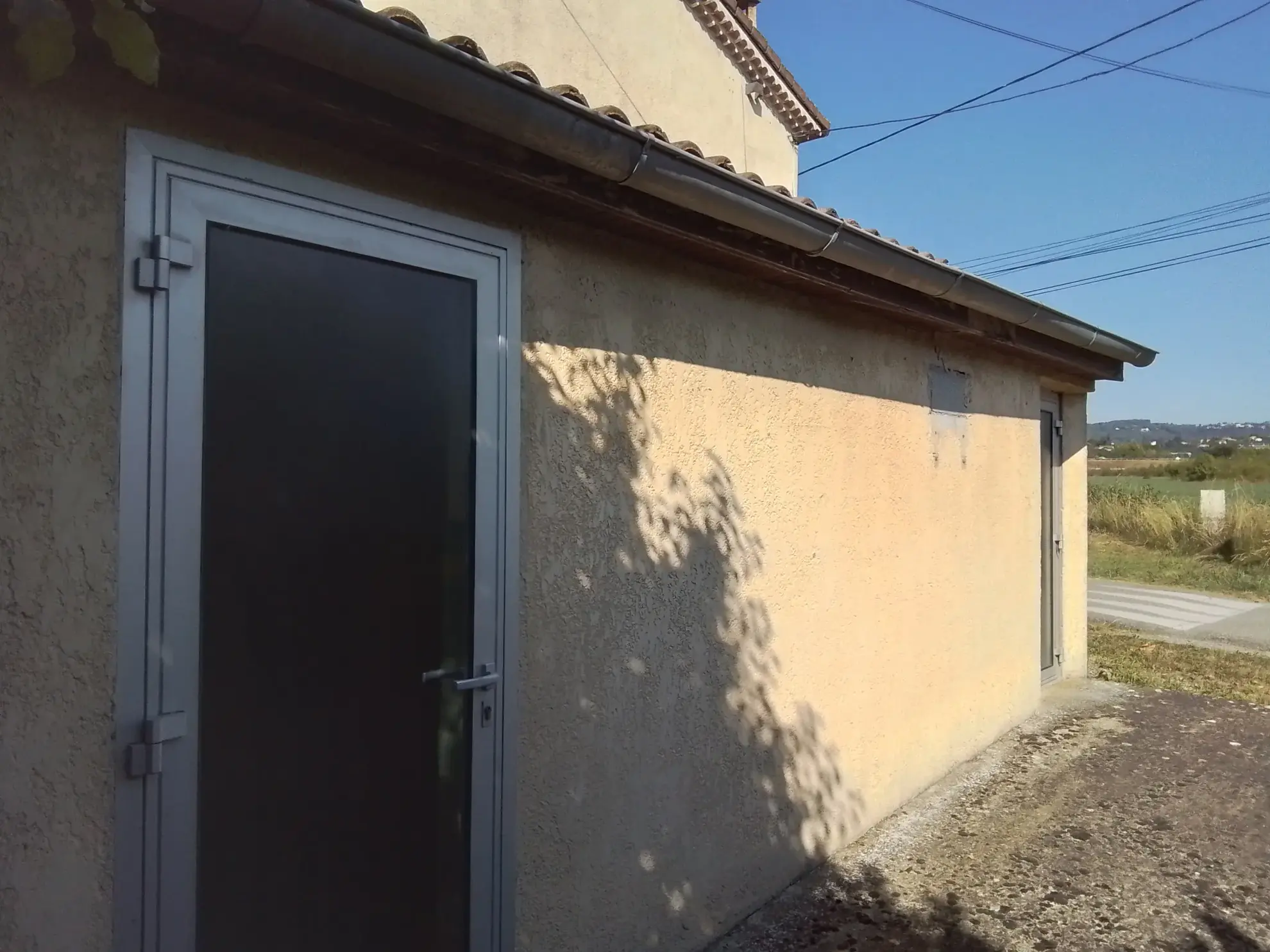 Charmante maison en pierres à Aubenas avec potentiel de restauration et jardin plat 