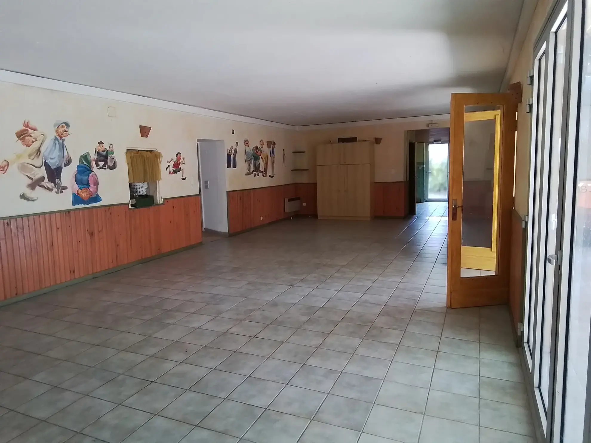 Charmante maison en pierres à Aubenas avec potentiel de restauration et jardin plat 