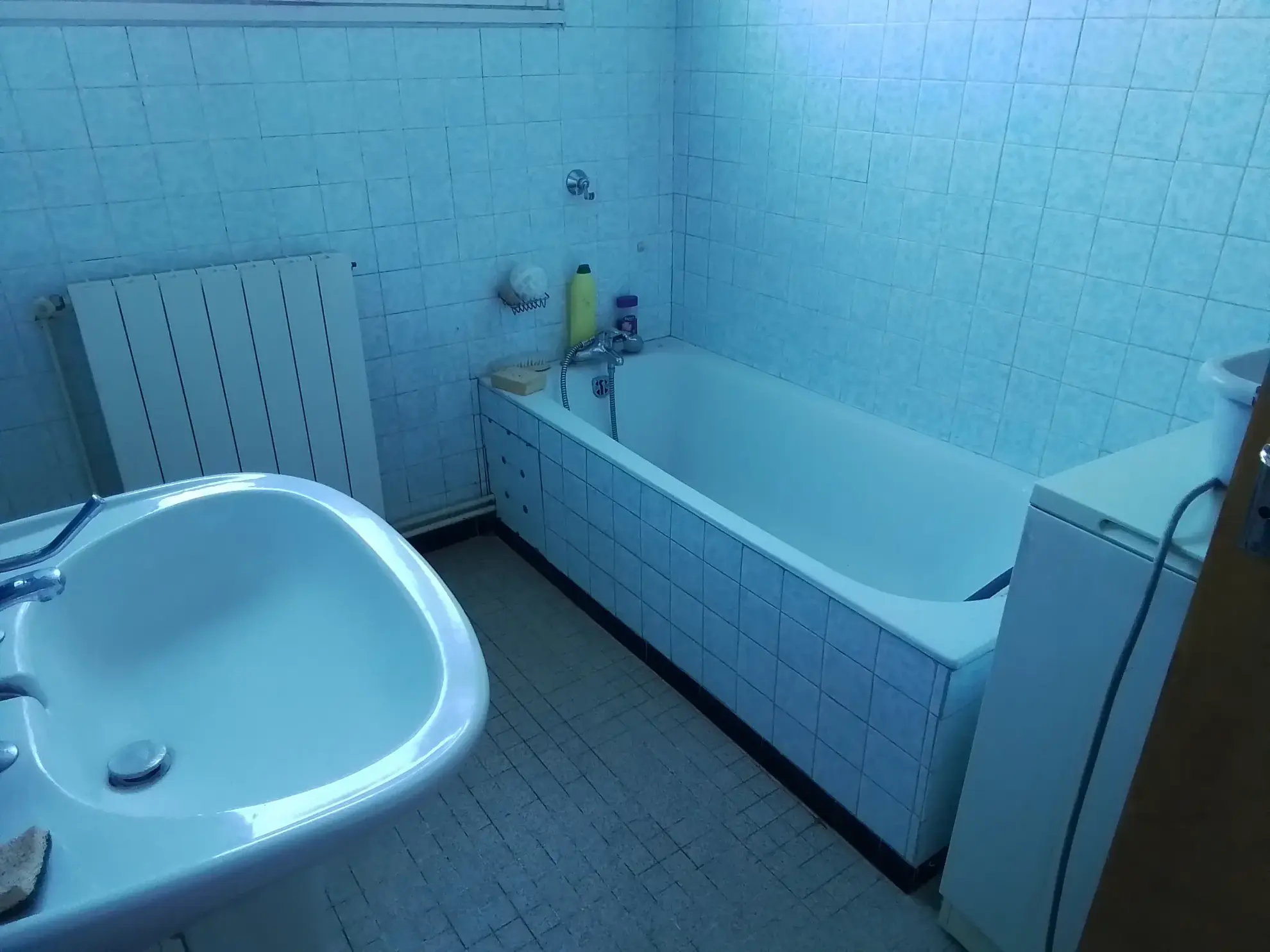 Charmante maison en pierres à Aubenas avec potentiel de restauration et jardin plat 