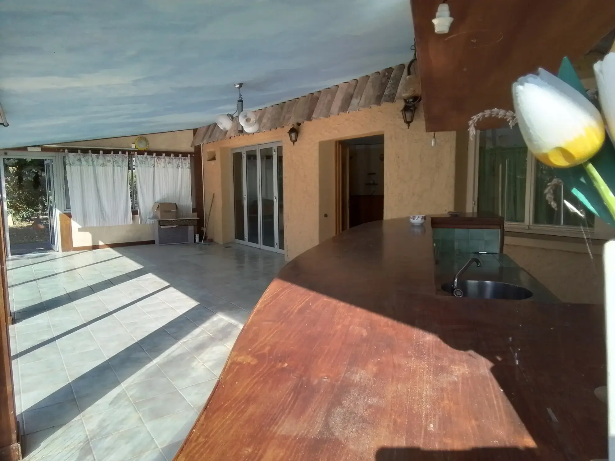 Charmante maison en pierres à Aubenas avec potentiel de restauration et jardin plat 