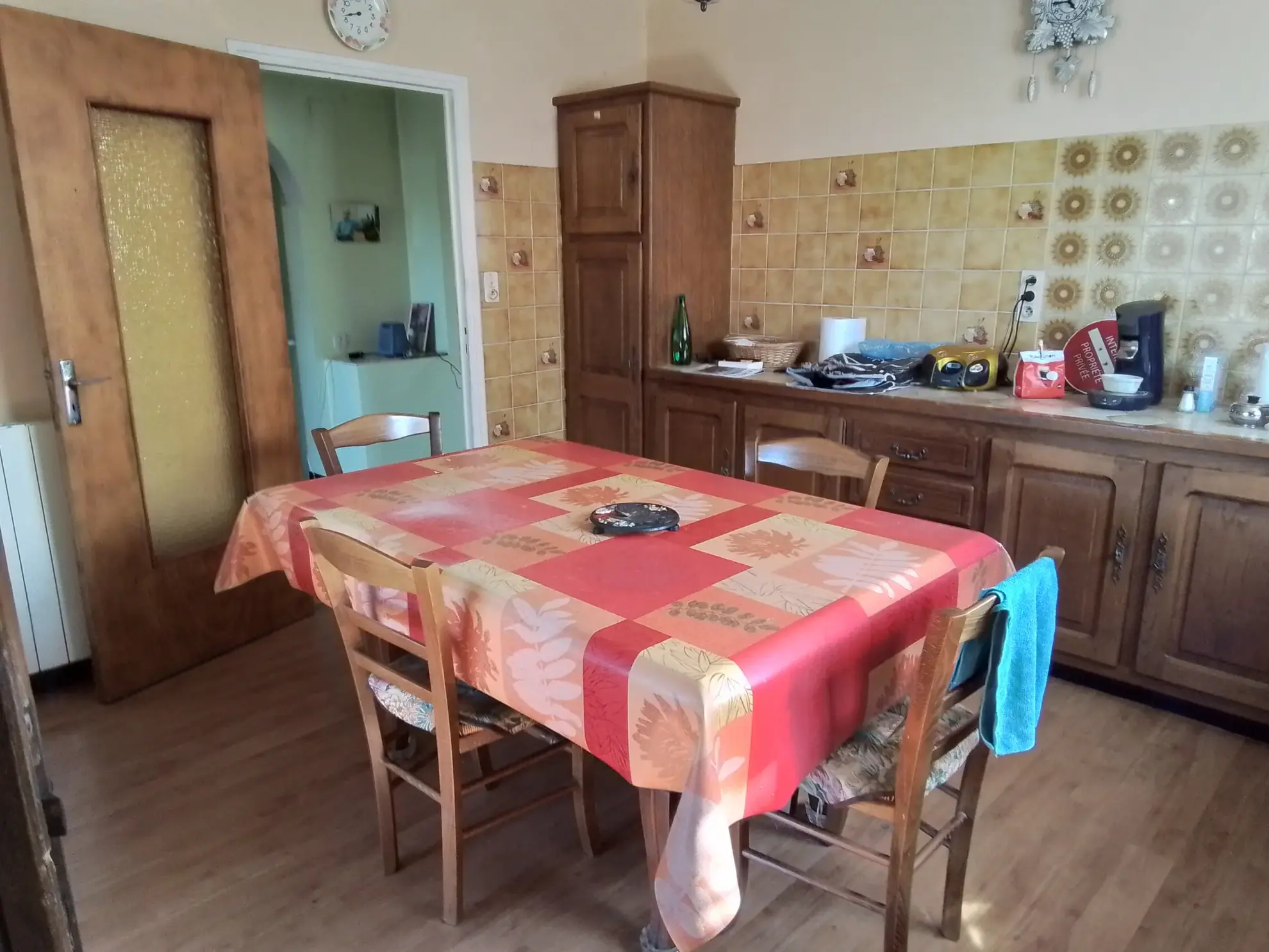 Charmante maison en pierres à Aubenas avec potentiel de restauration et jardin plat 