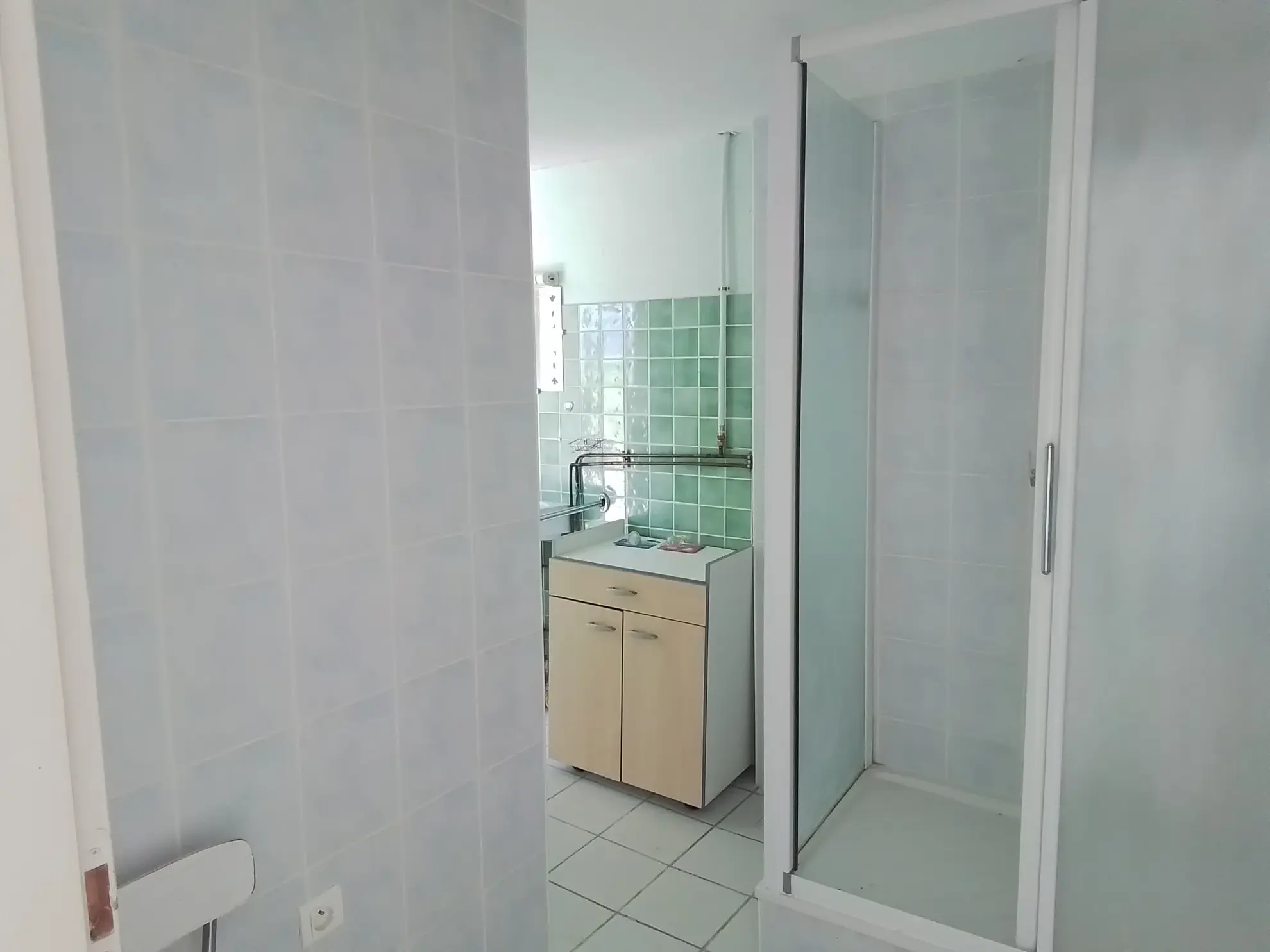 Charmante maison en pierres à Aubenas avec potentiel de restauration et jardin plat 