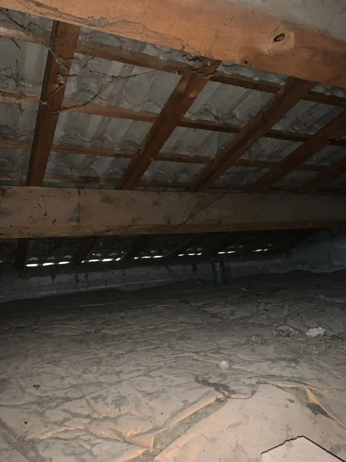 Charmante maison en pierres à Aubenas avec potentiel de restauration et jardin plat 