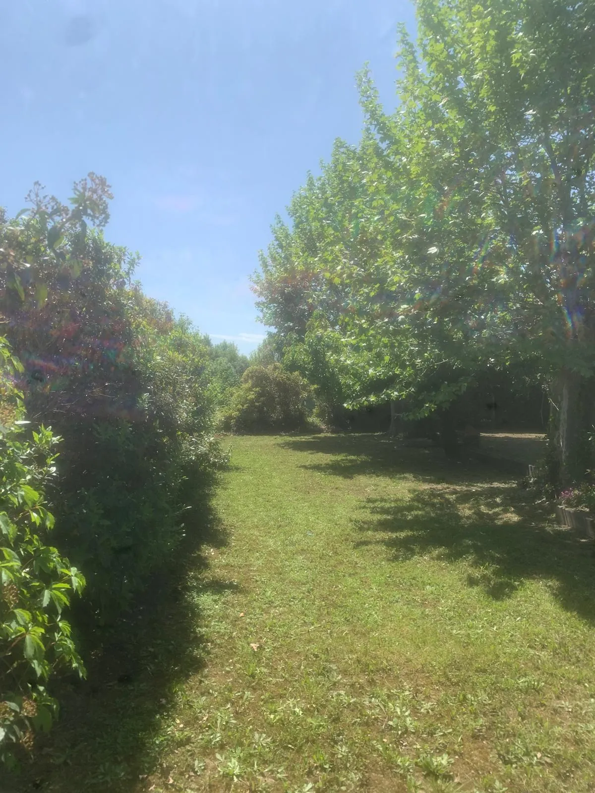 Charmante maison en pierres à Aubenas avec potentiel de restauration et jardin plat 