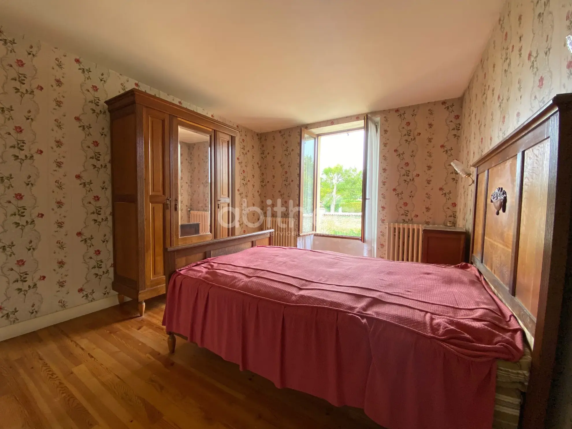 Maison charentaise de 142 m² avec dépendances et grand terrain à Javrezac 