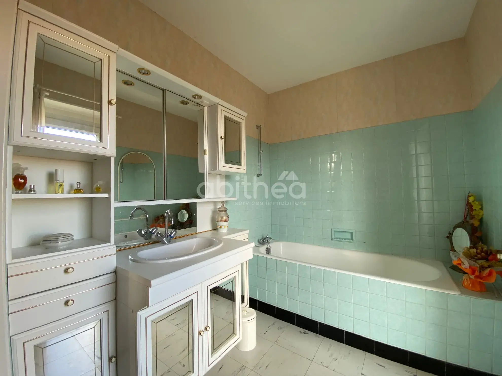 Maison charentaise de 142 m² avec dépendances et grand terrain à Javrezac 