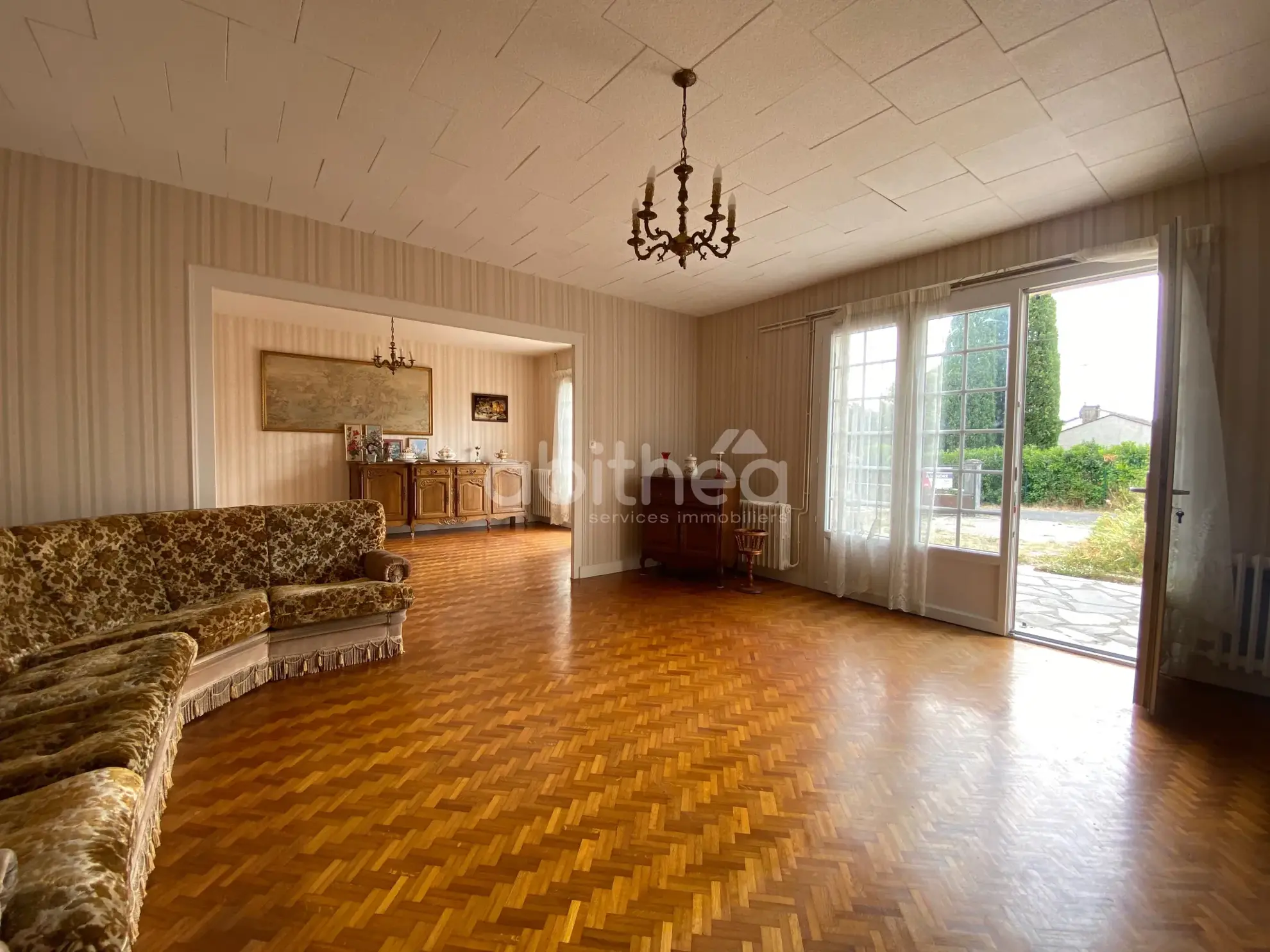 Maison charentaise de 142 m² avec dépendances et grand terrain à Javrezac 