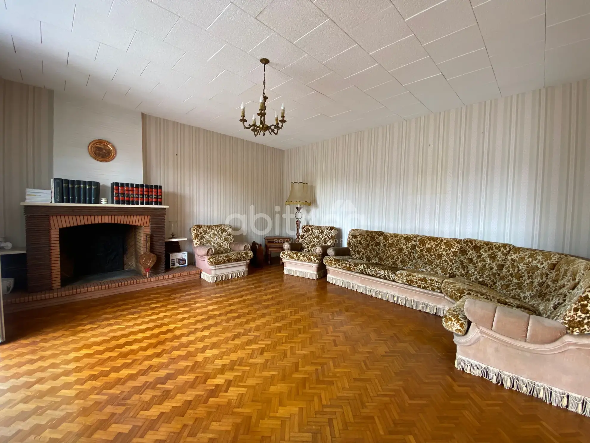 Maison charentaise de 142 m² avec dépendances et grand terrain à Javrezac 