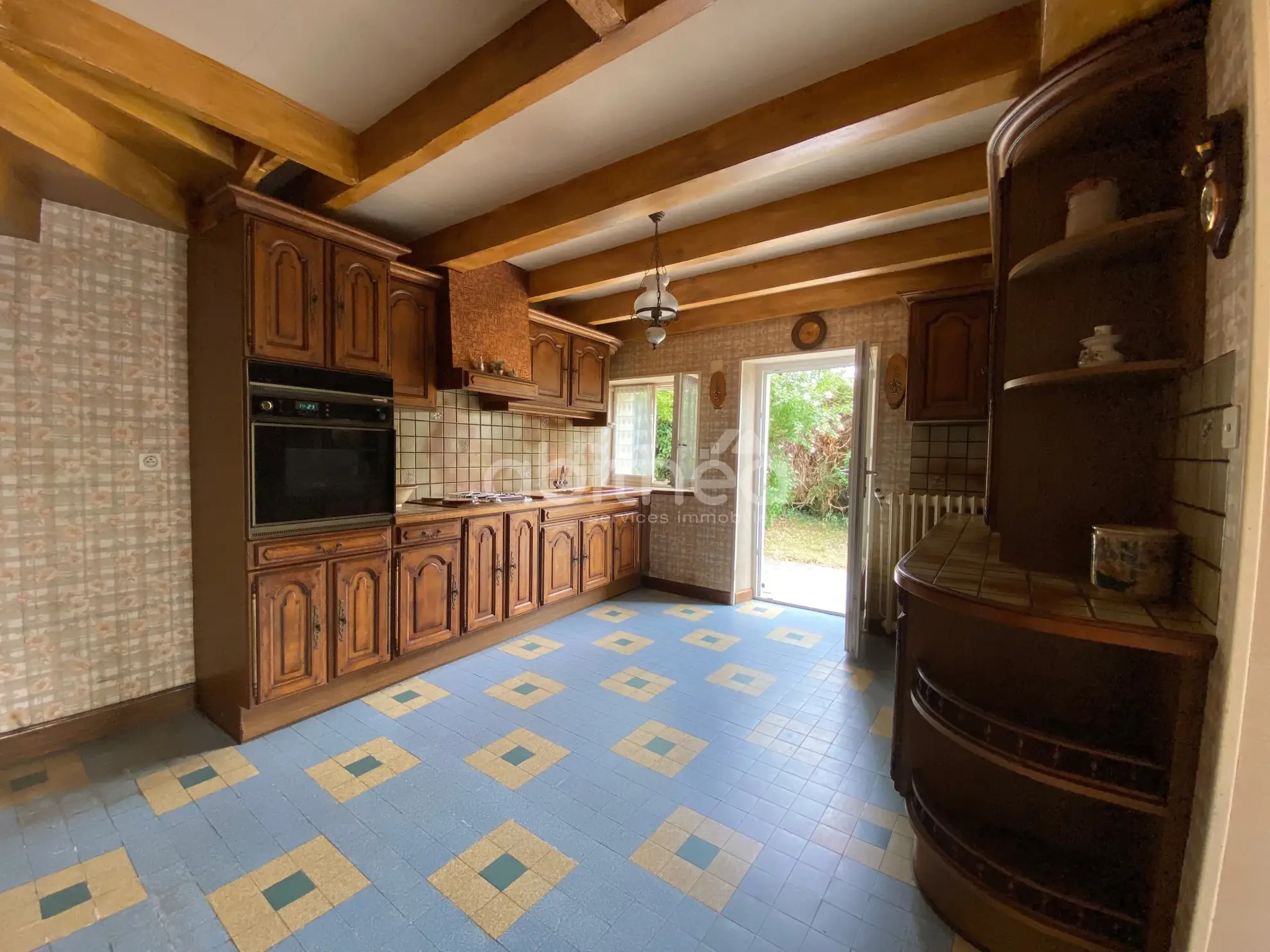 Maison charentaise de 142 m² avec dépendances et grand terrain à Javrezac 