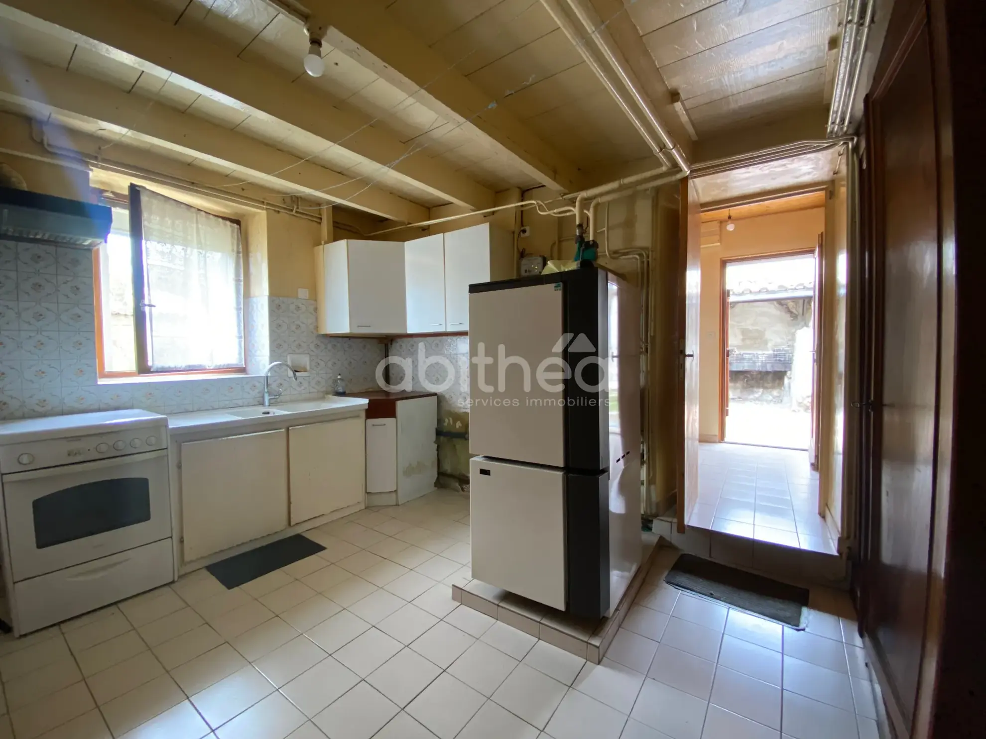 Maison charentaise de 142 m² avec dépendances et grand terrain à Javrezac 