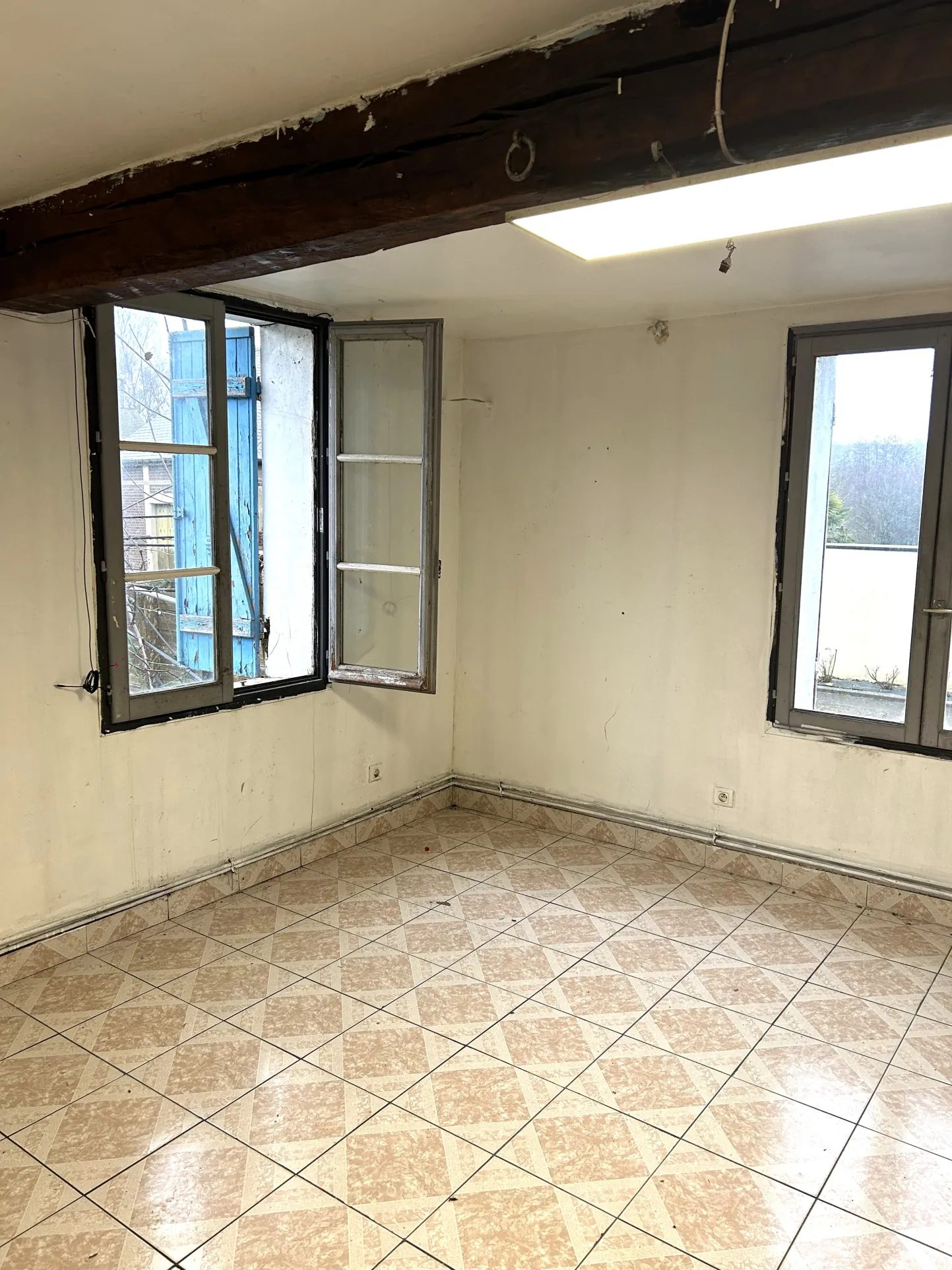 Maison à rénover à Gisors - Terrain de 367 m², proche gare, idéal investisseur 