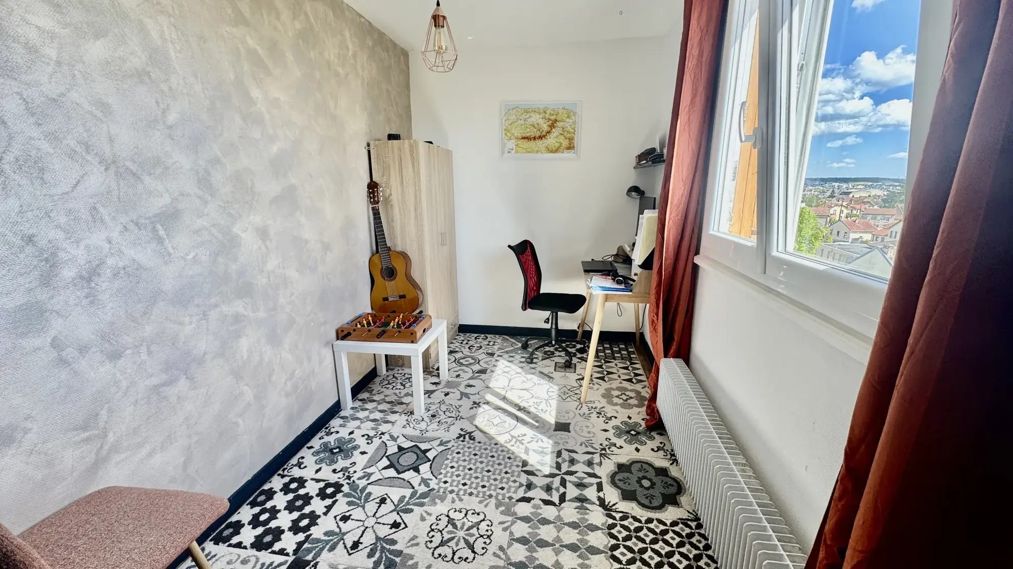 Appartement 4 pièces lumineux à Mantes-la-Ville avec parking et cave en centre-ville 