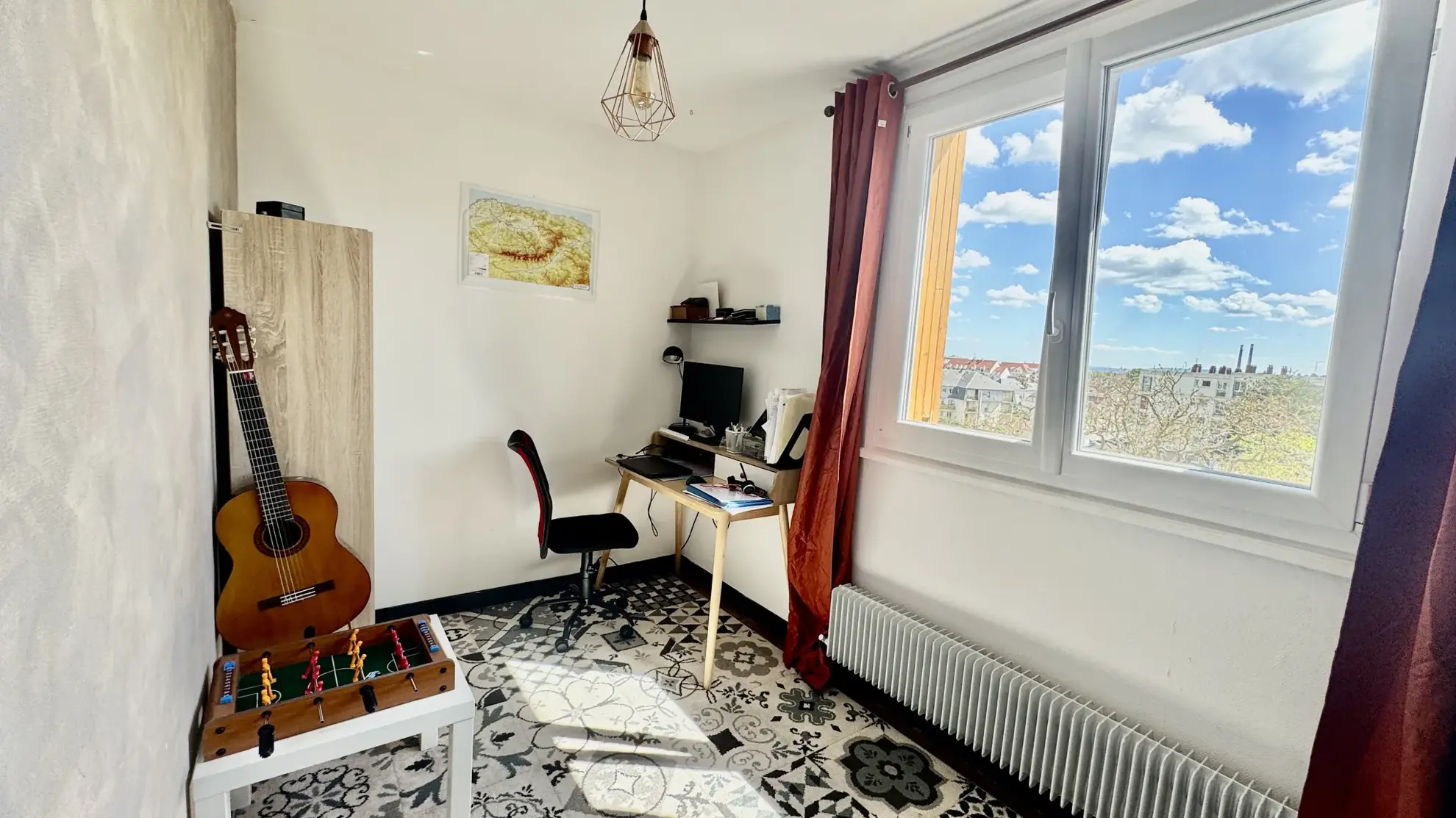 Appartement 4 pièces lumineux à Mantes-la-Ville avec parking et cave en centre-ville 