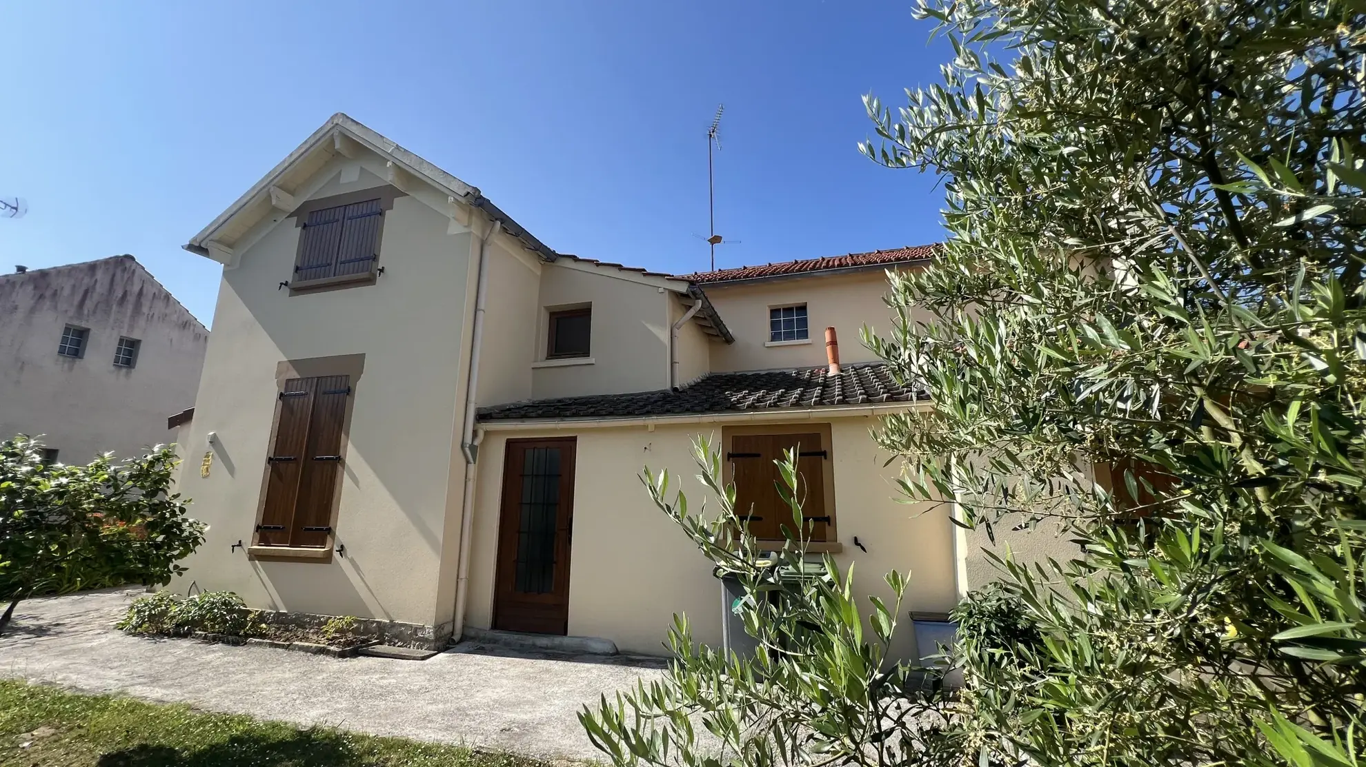 Maison individuelle à Vayres-sur-Essonne de 130 m² avec terrain et garage 