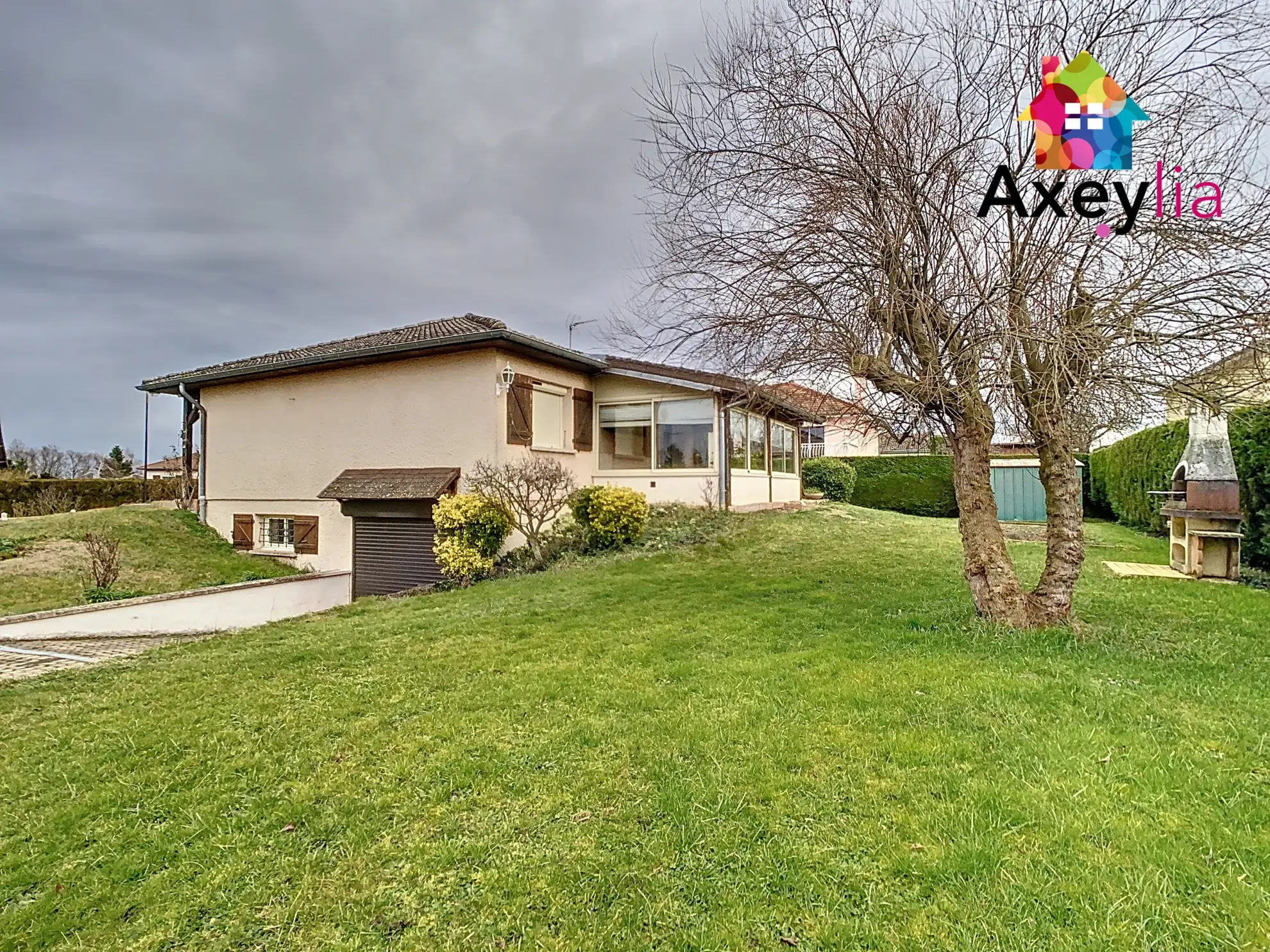 Maison familiale à Saint-Romain-la-Motte avec grand terrain de 1727 m² 