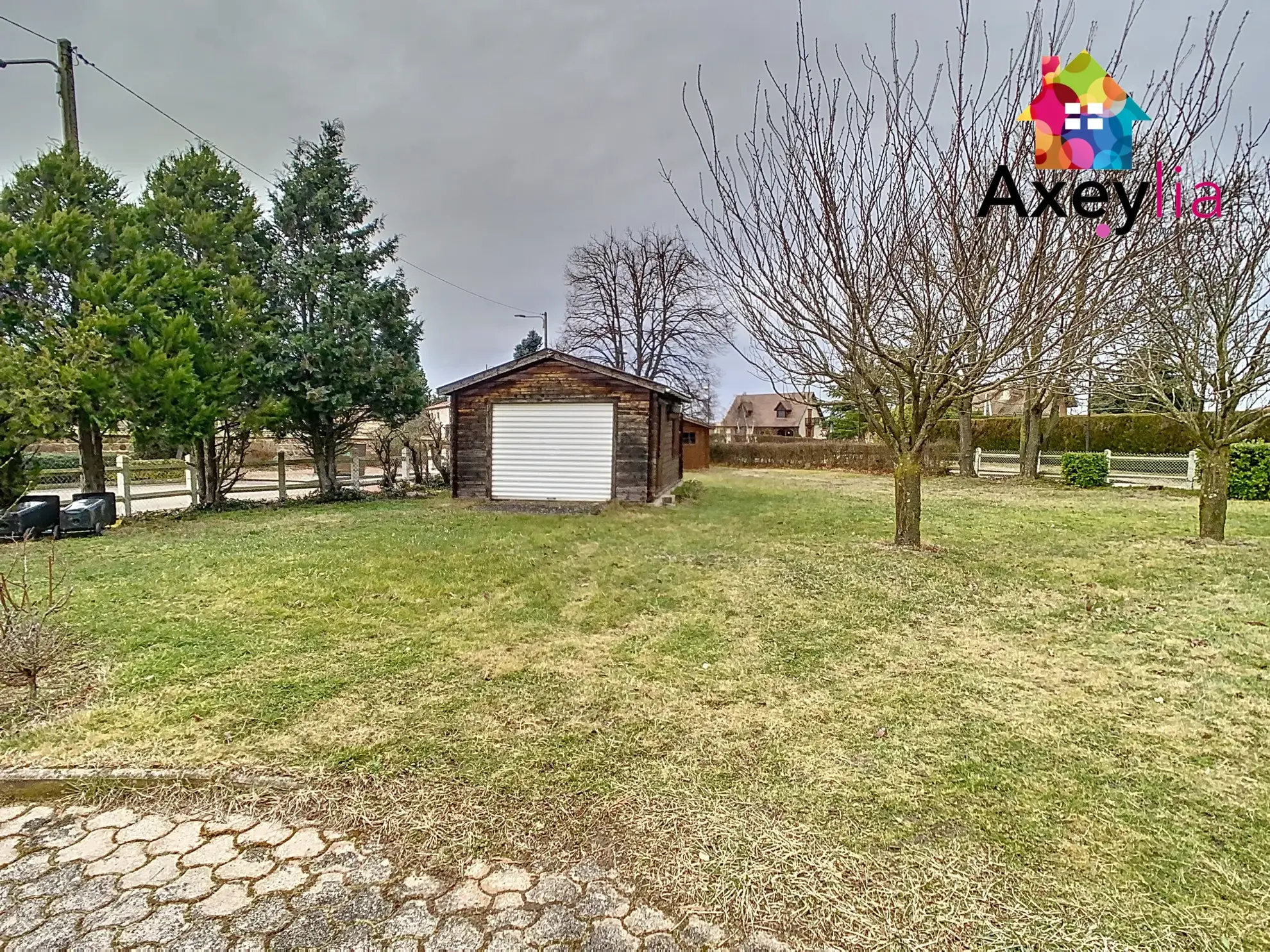 Maison familiale à Saint-Romain-la-Motte avec grand terrain de 1727 m² 