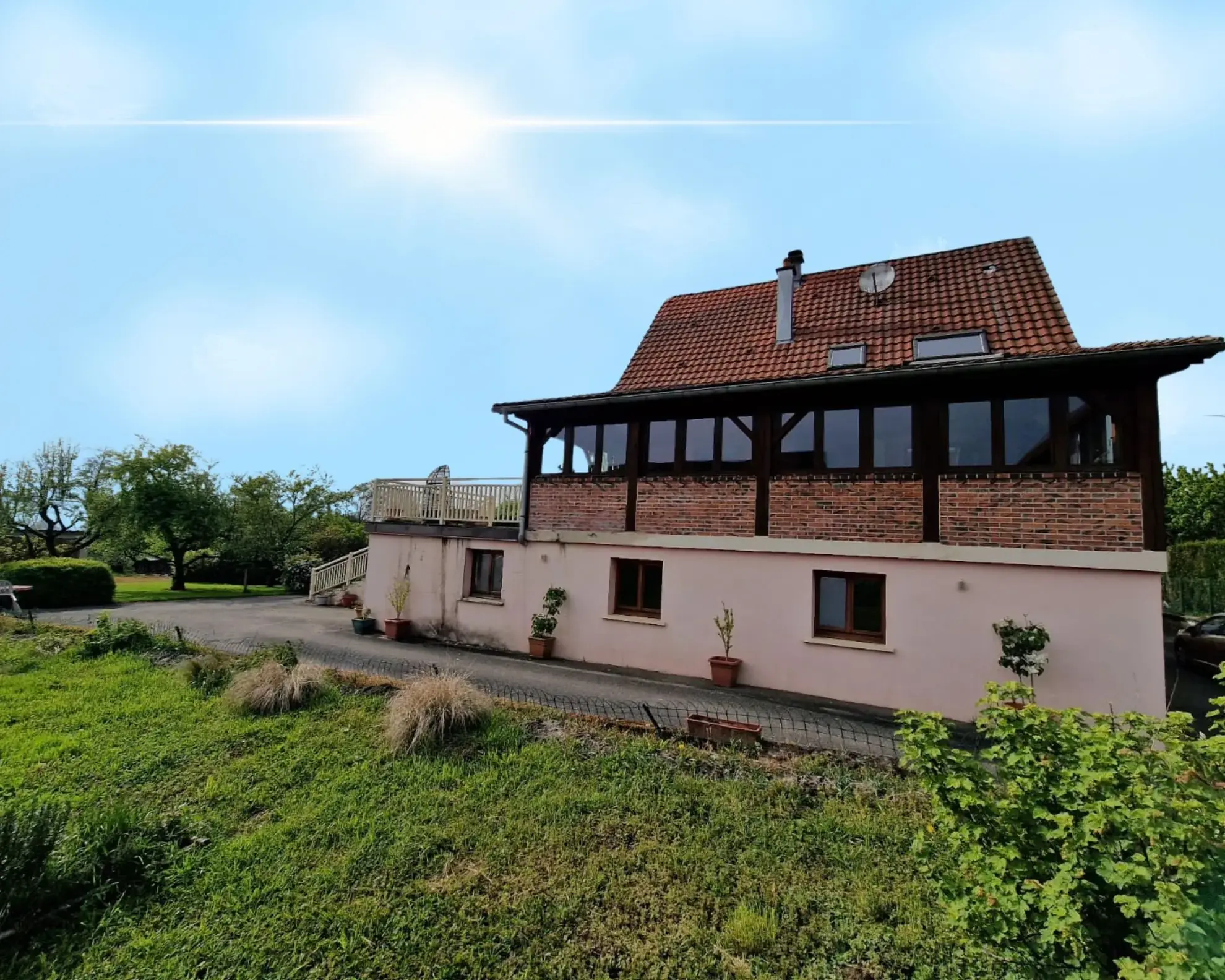 Maison individuelle avec dépendance et grand terrain à Chavannes-sur-l'Étang