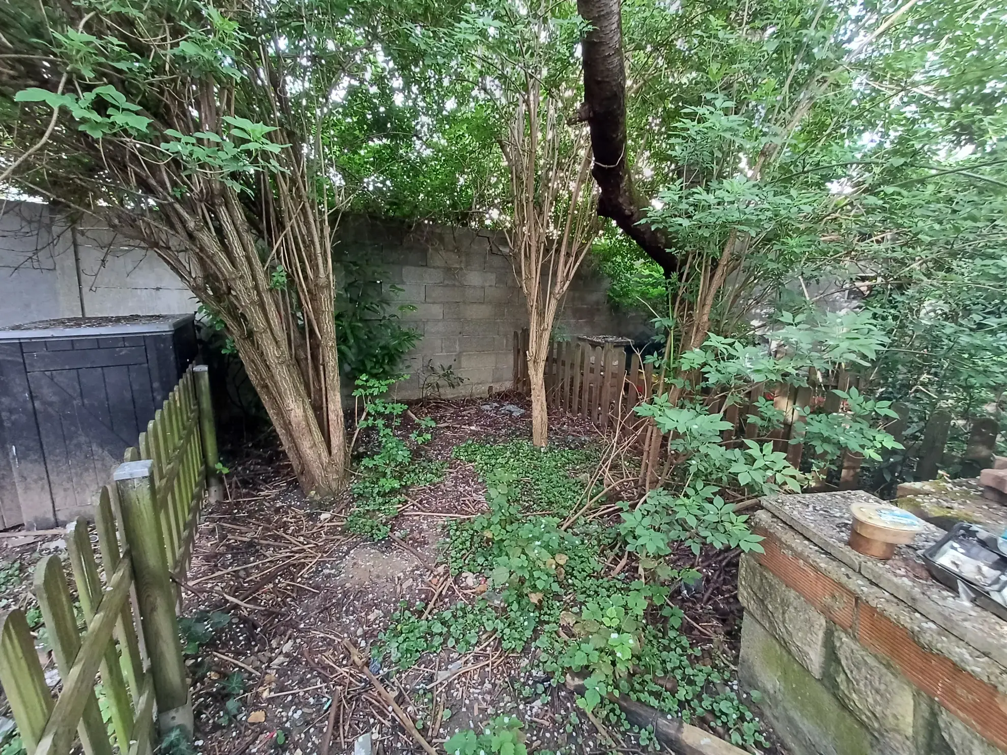 Studio lumineux à Viry-Châtillon à proximité du T12 avec jardinet privé 