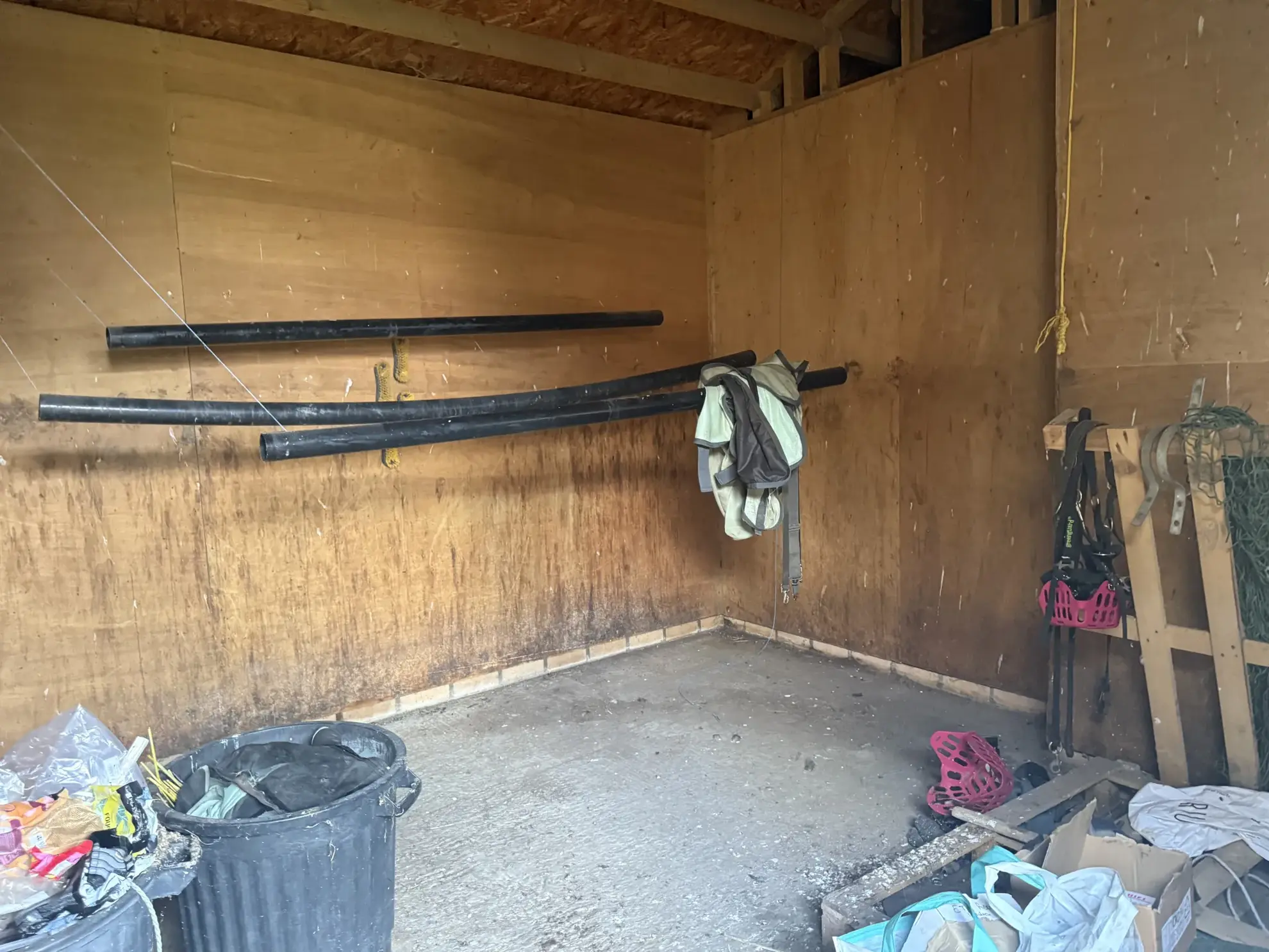 Terrain de loisir de 25 000 m² avec 8 boxes à L'Oudon 