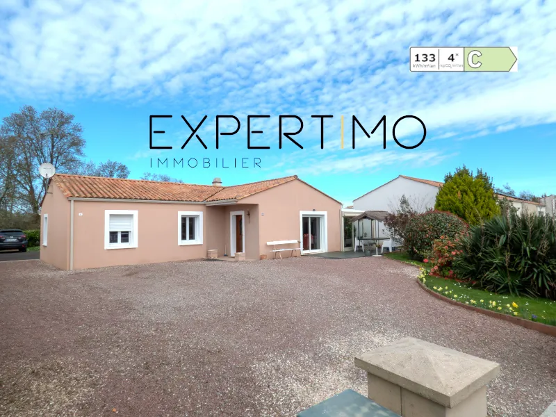 Maison de plain-pied 3 chambres avec véranda et garage à Champ-Saint-Père