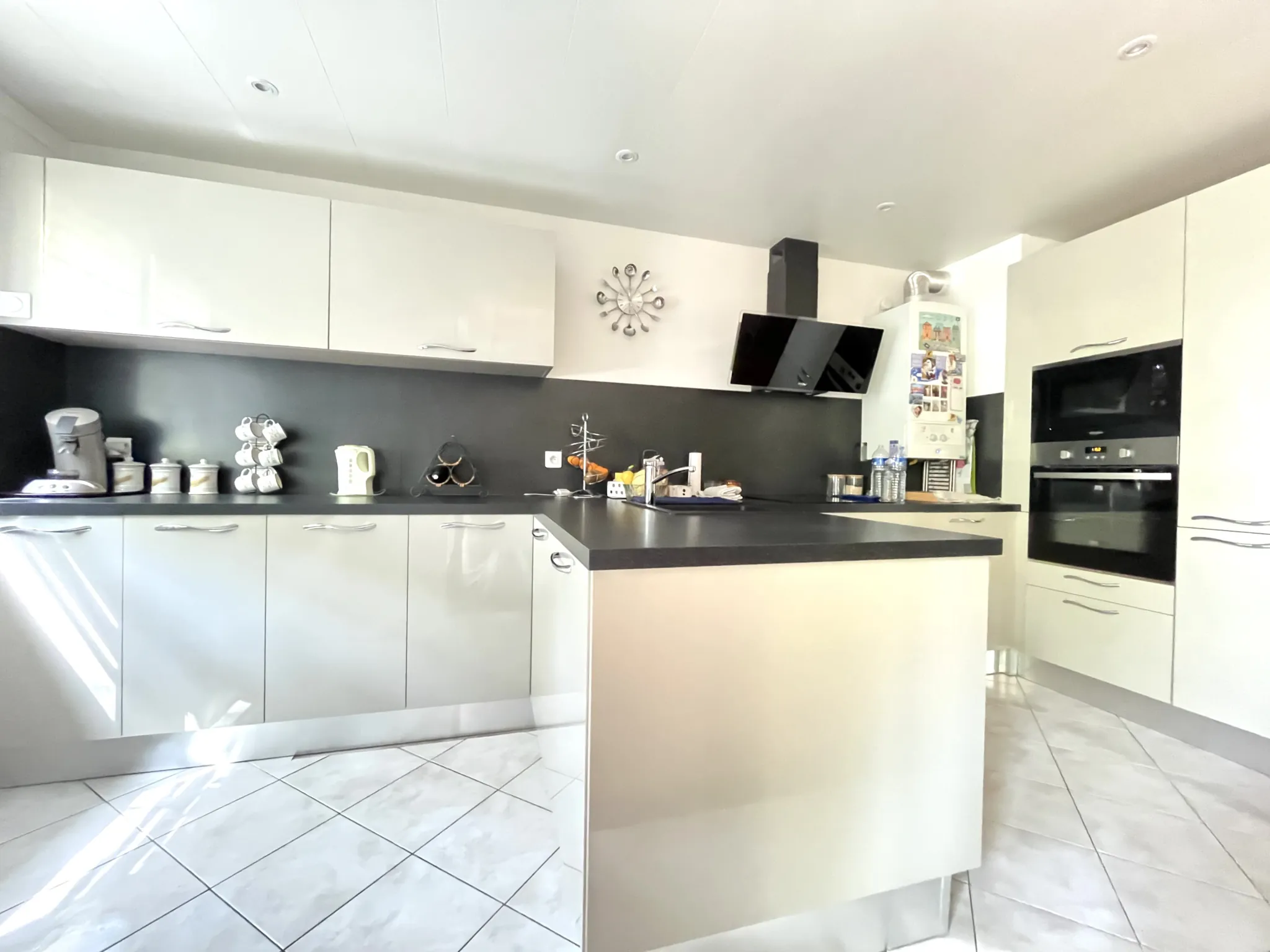 Appartement T3 lumineux avec loggia dans résidence sécurisée à Montpellier Estanove