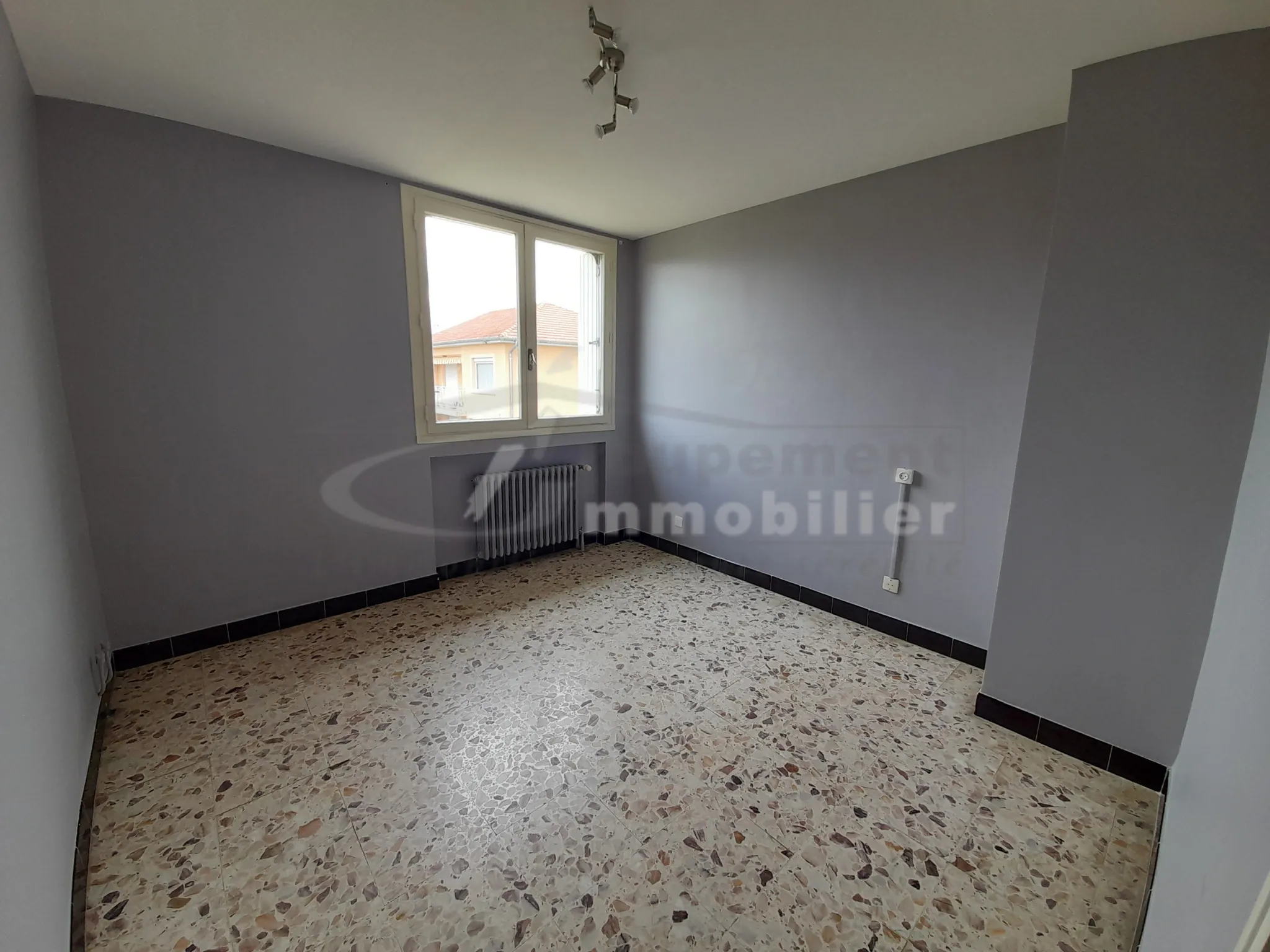 À vendre maison de 123 m² avec garage et terrain clos à Romans-sur-Isère 