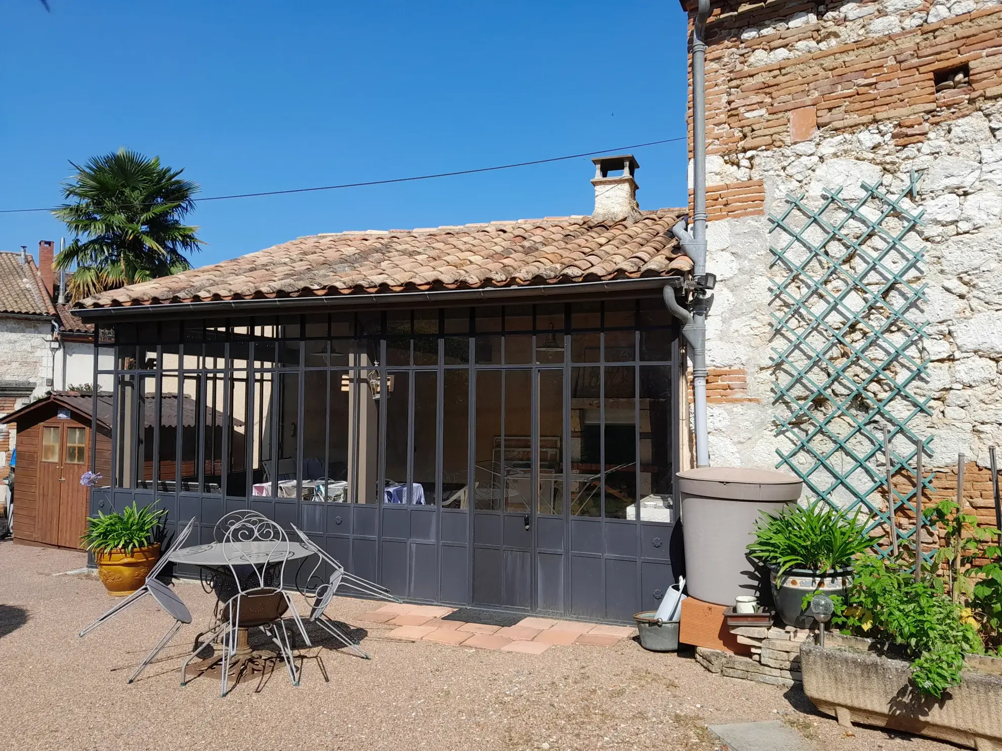 Maison de charme avec jardin, gîte et local commercial à Malause près du Canal du Midi 