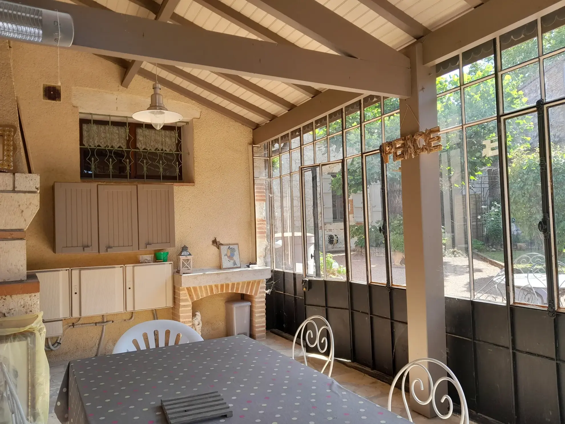 Maison de charme avec jardin, gîte et local commercial à Malause près du Canal du Midi 