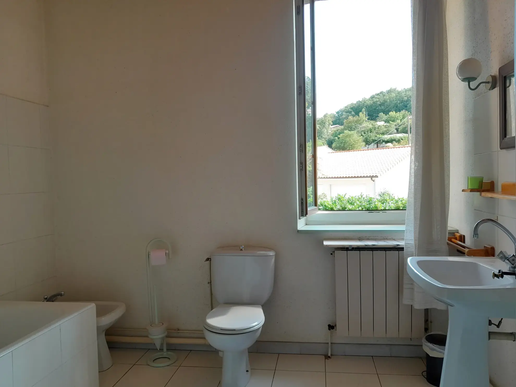 Maison de charme avec jardin, gîte et local commercial à Malause près du Canal du Midi 