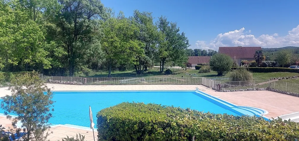 Villa de luxe à Daumazan-sur-Arize dans résidence avec services haut de gamme 