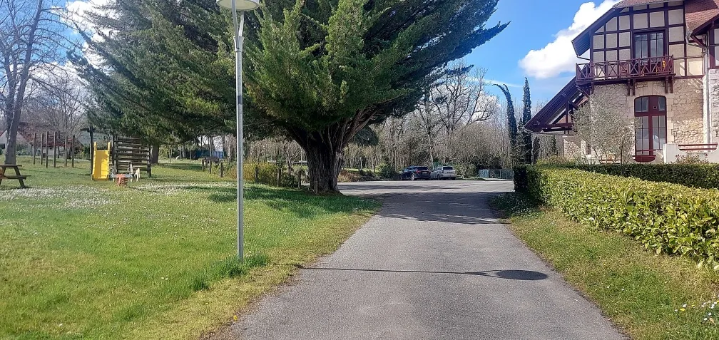 Villa de luxe à Daumazan-sur-Arize dans résidence avec services haut de gamme 