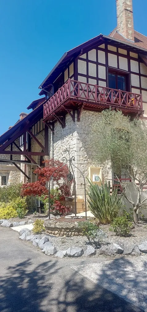 Villa de luxe à Daumazan-sur-Arize dans résidence avec services haut de gamme 