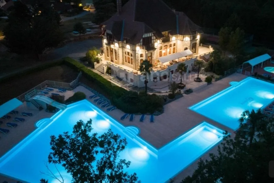 Villa de luxe à Daumazan-sur-Arize dans résidence avec services haut de gamme 