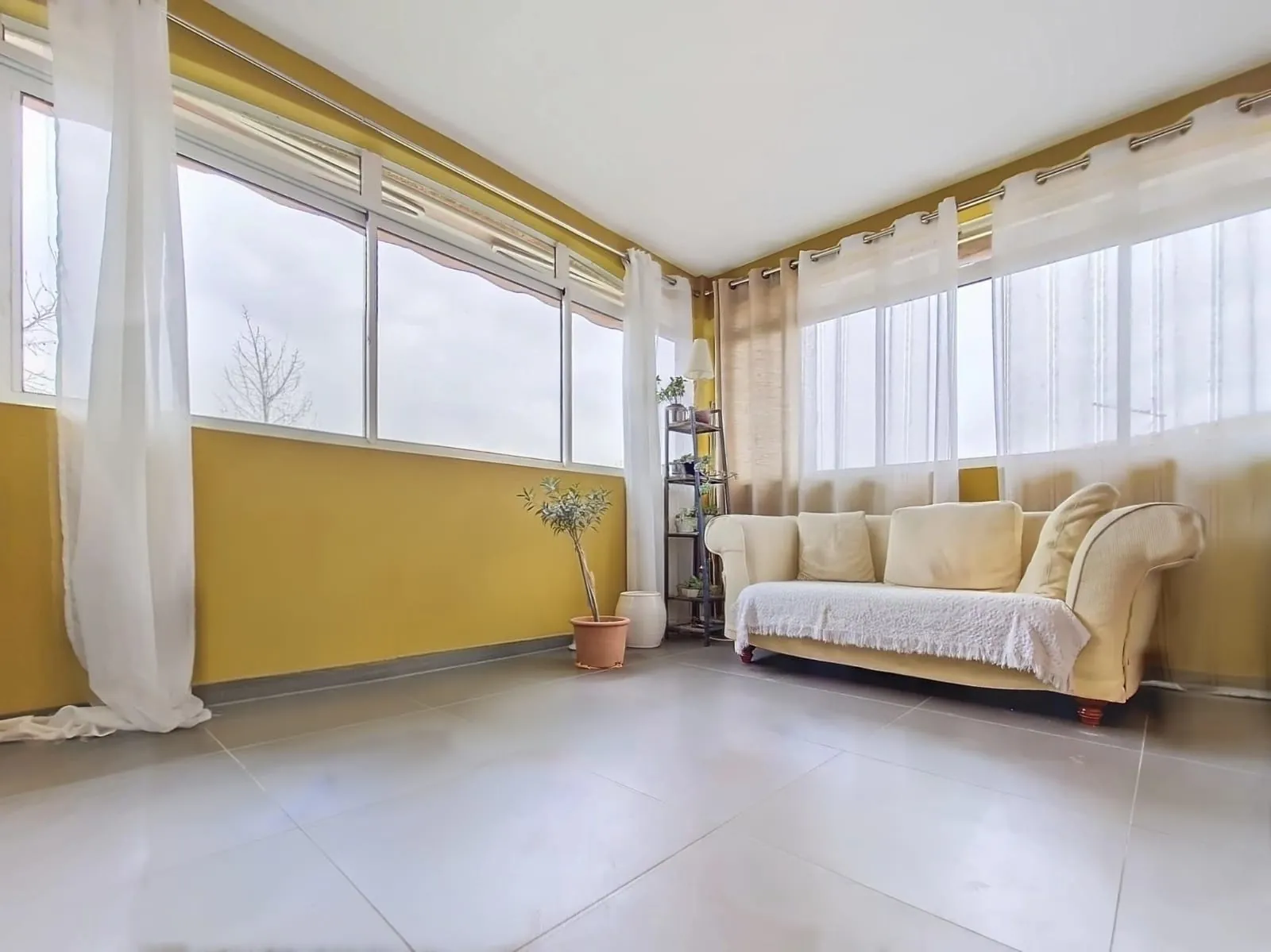 Appartement T6 spacieux à Istres avec terrasses et garage proche commerces 