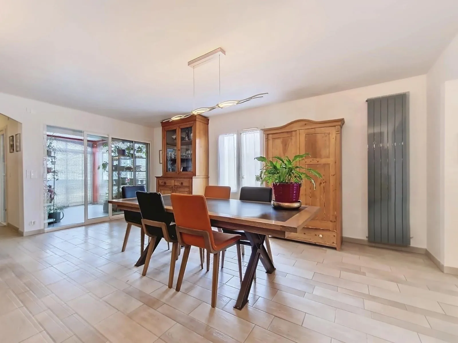 Appartement T6 spacieux à Istres avec terrasses et garage proche commerces 