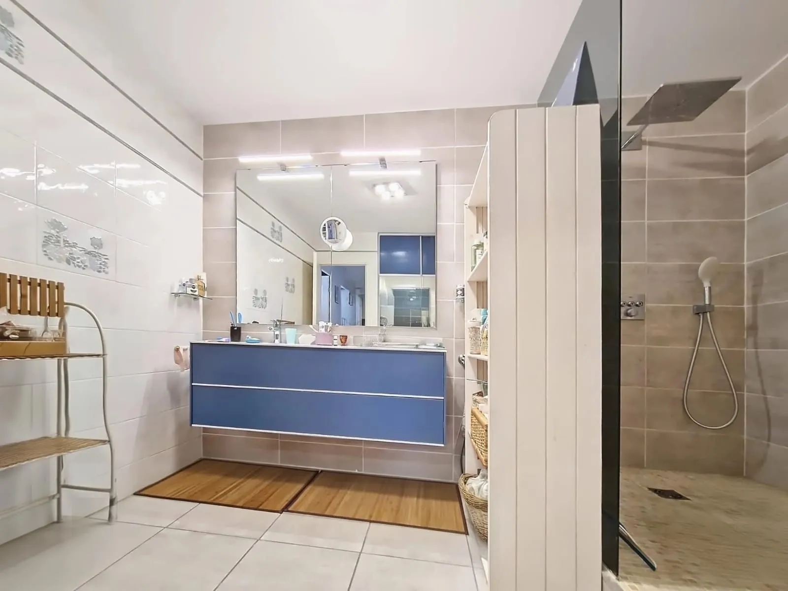 Appartement T6 spacieux à Istres avec terrasses et garage proche commerces 