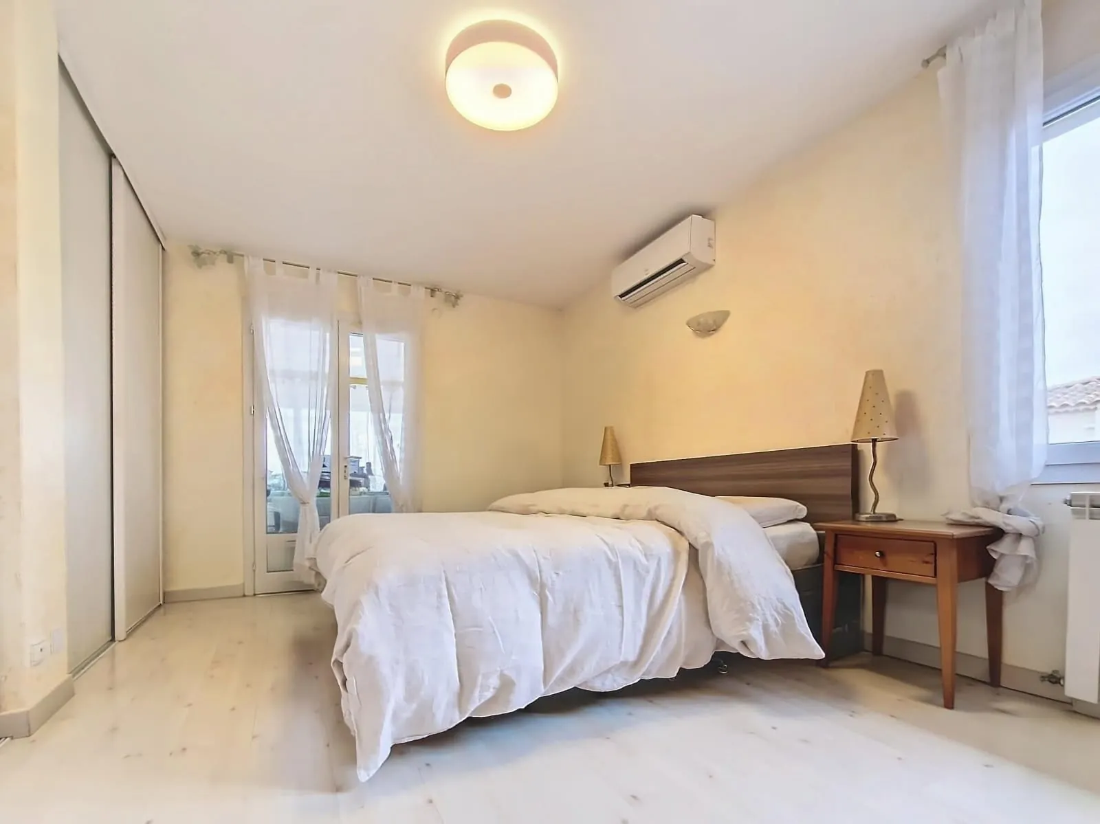 Appartement T6 spacieux à Istres avec terrasses et garage proche commerces 