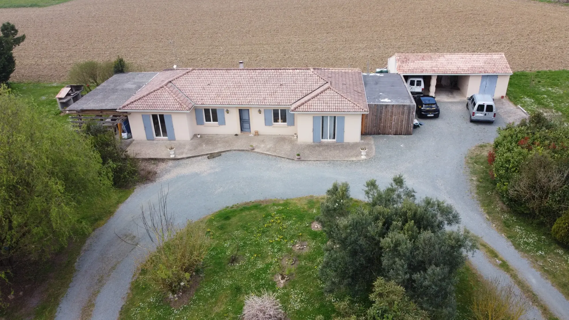 Belle villa de plain-pied de 168 m2 à Mongauzy proche de l’autoroute