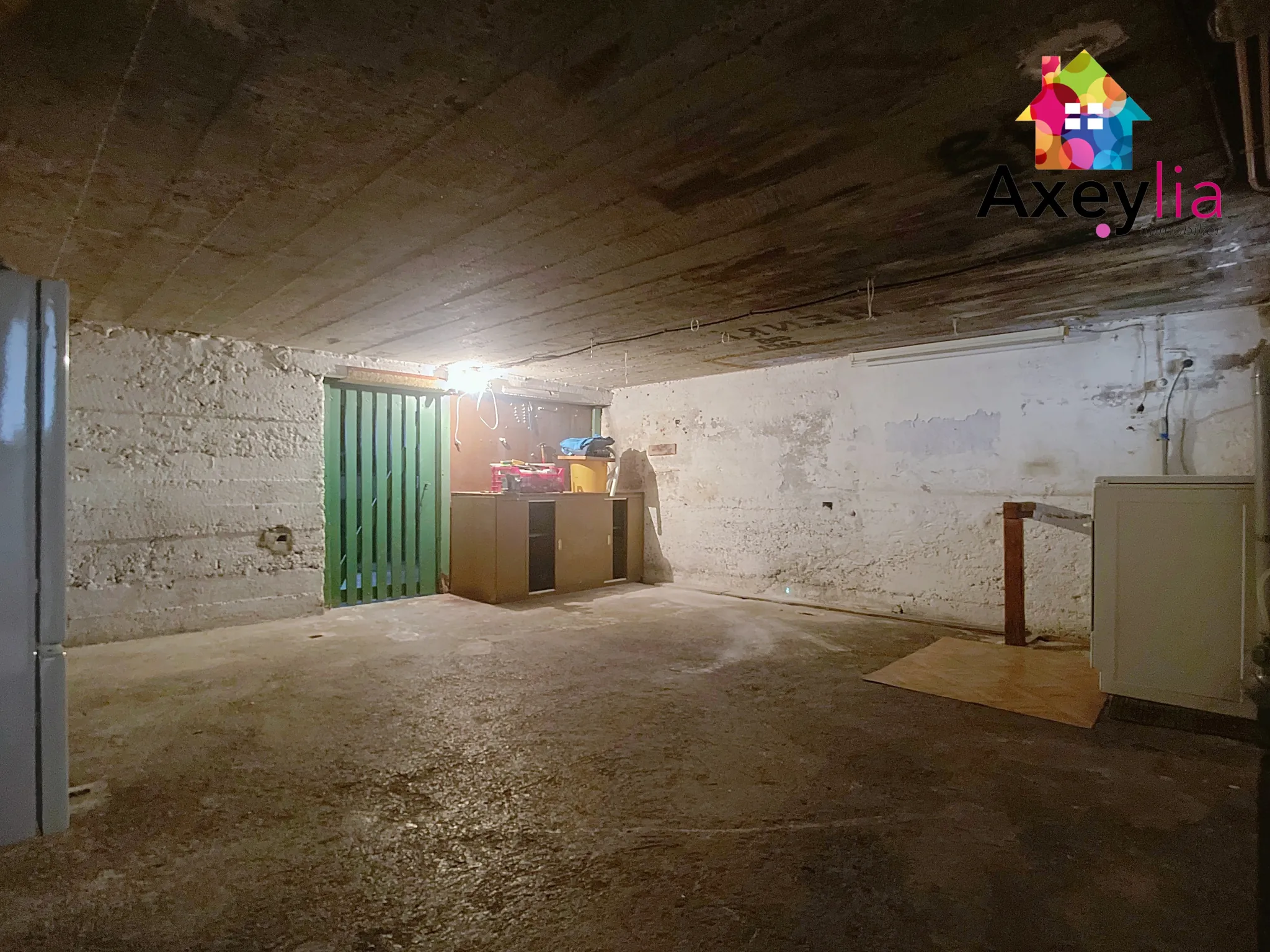 Maison à Roanne avec 2 chambres, garage et terrain de 312 m² 