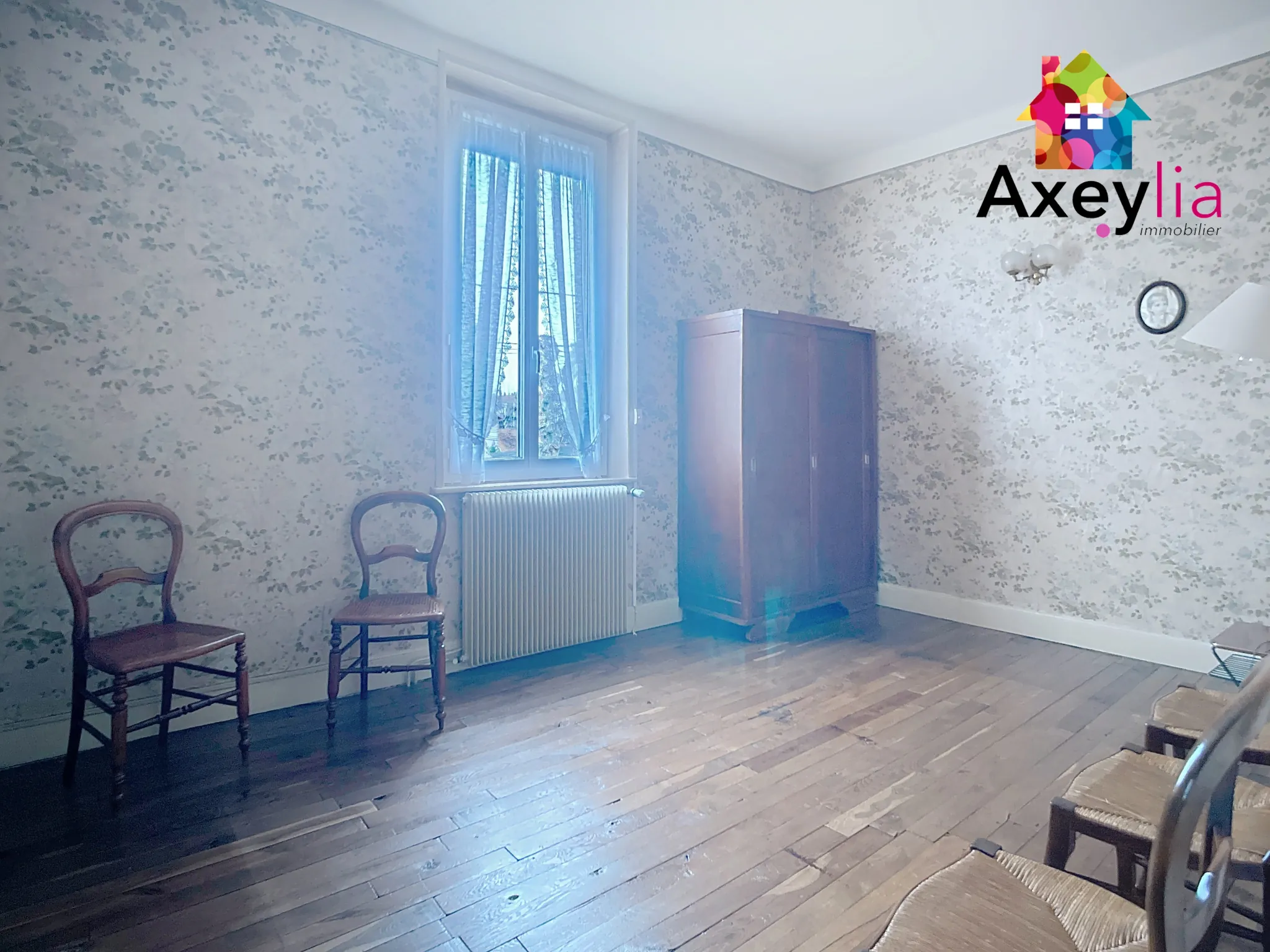 Maison à Roanne avec 2 chambres, garage et terrain de 312 m² 