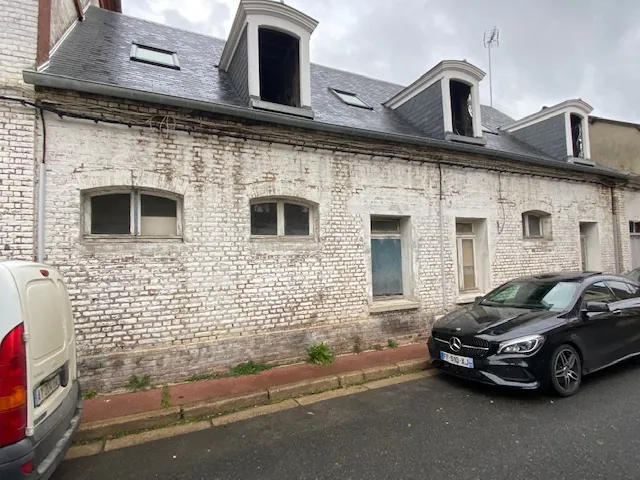 Immeuble à transformer en plusieurs maisons en centre-ville d'Abbeville 