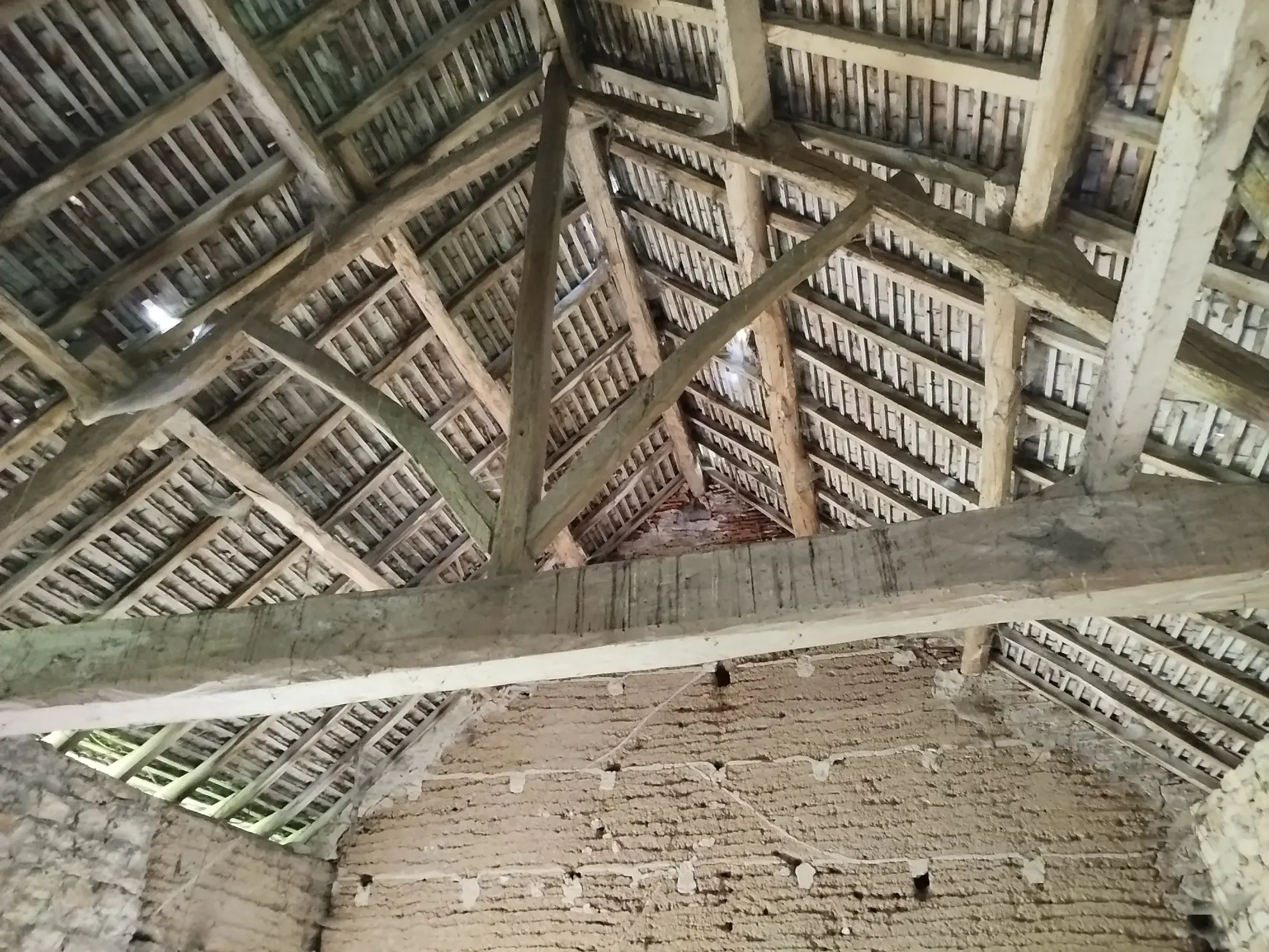 Fermette à rénover en campagne de 704 m² proche village - Prix attractif 