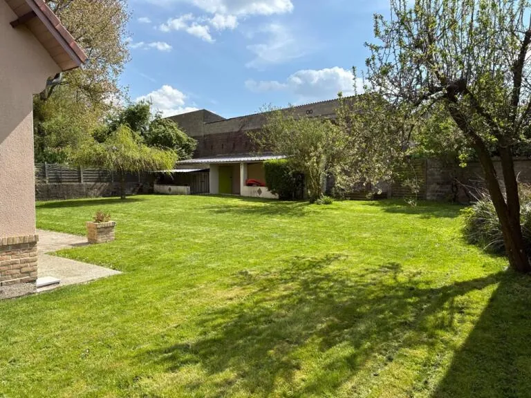 Maison individuelle de plain-pied à Desvres avec jardin et garage 