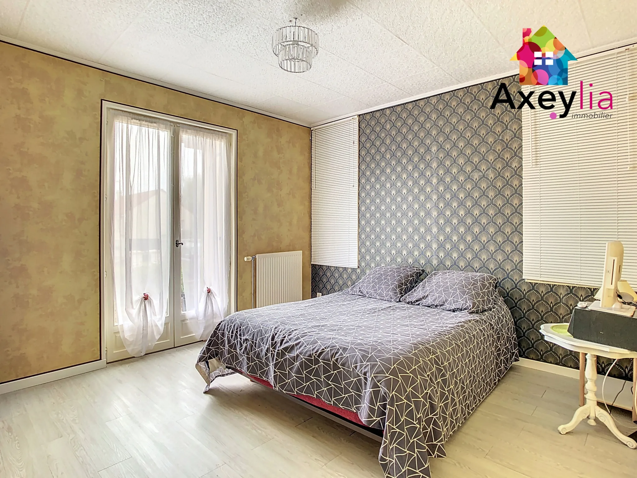 Maison familiale à Digoin avec 5 chambres, garage et terrasse 