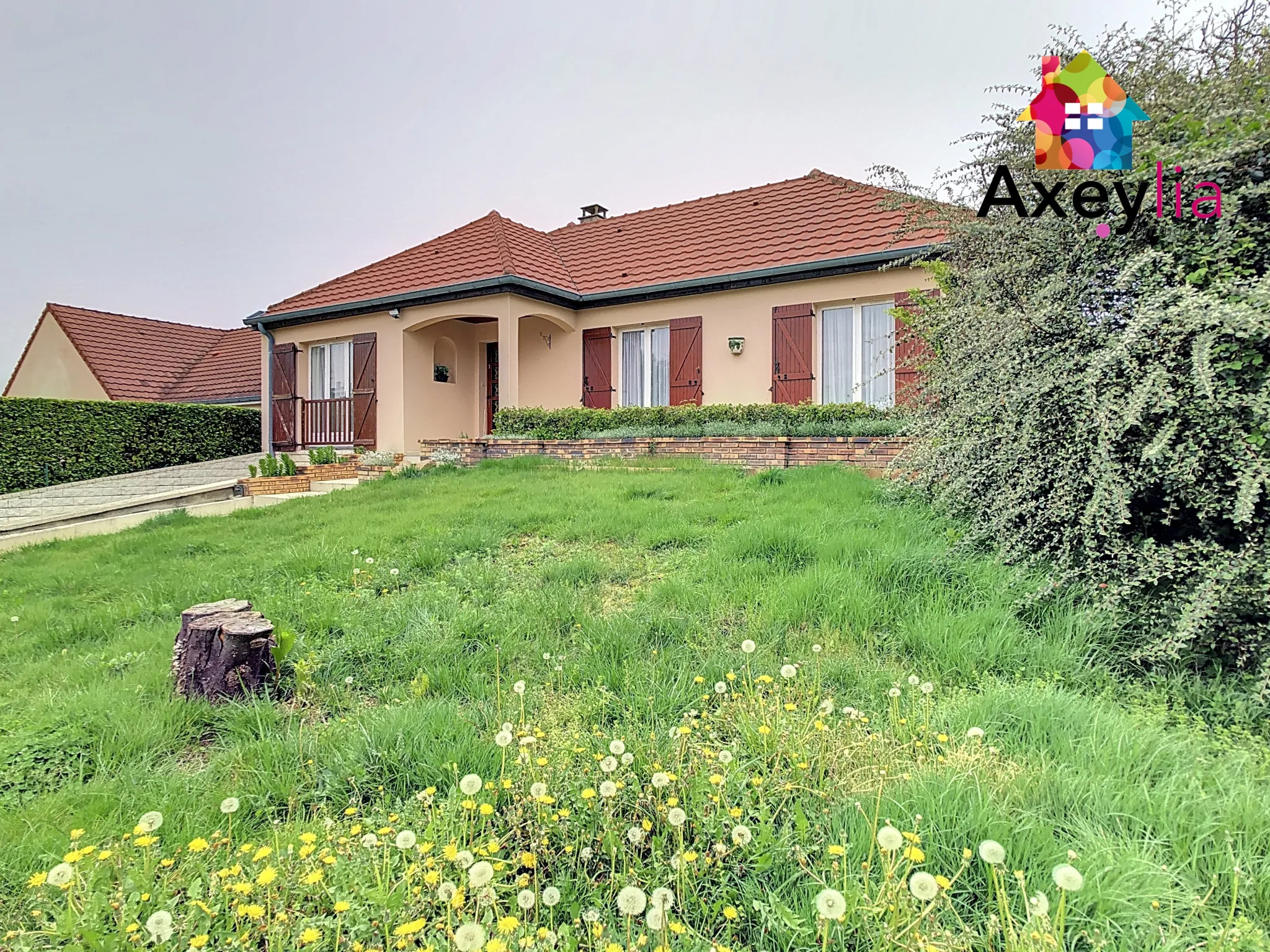 Maison familiale à Digoin avec 5 chambres, garage et terrasse 