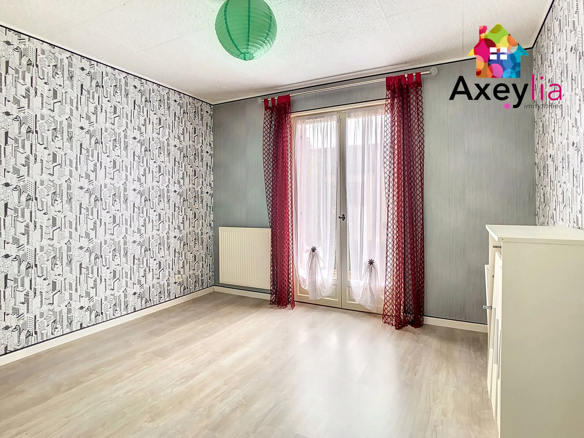 Maison familiale à Digoin avec 5 chambres, garage et terrasse 