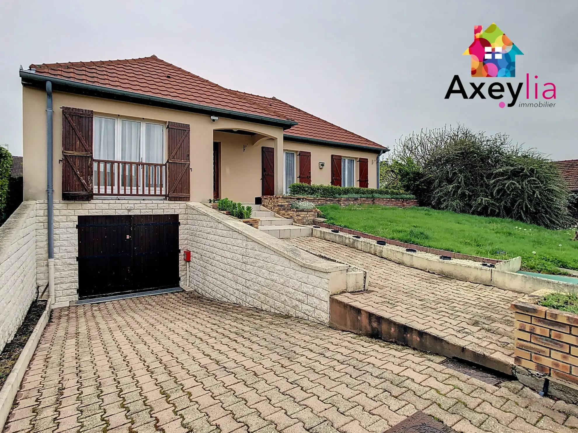 Maison familiale à Digoin avec 5 chambres, garage et terrasse