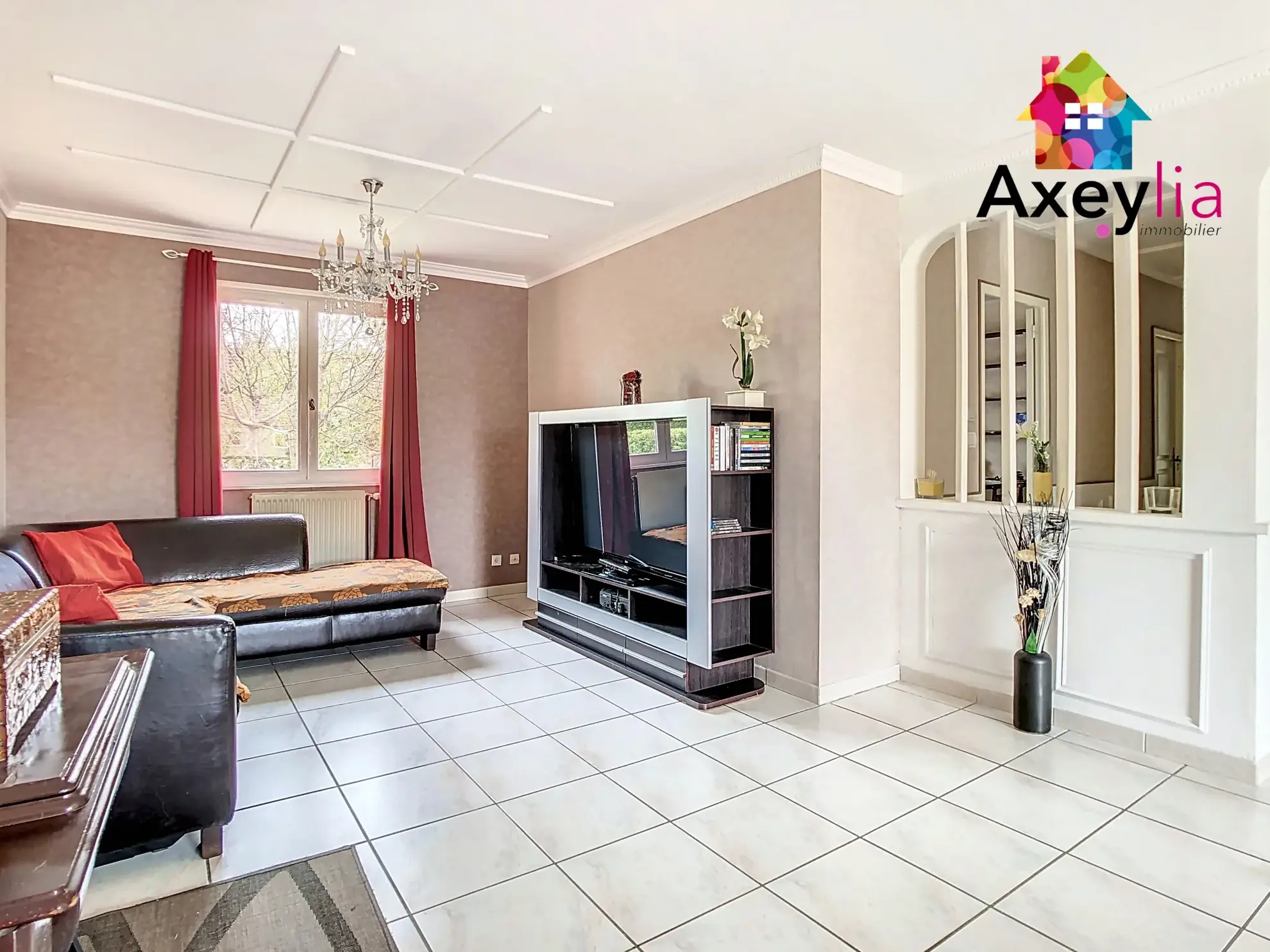 Maison familiale à Digoin avec 5 chambres, garage et terrasse 