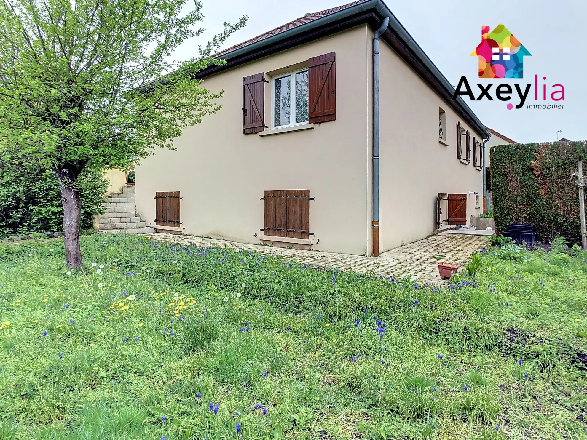 Maison familiale à Digoin avec 5 chambres, garage et terrasse 